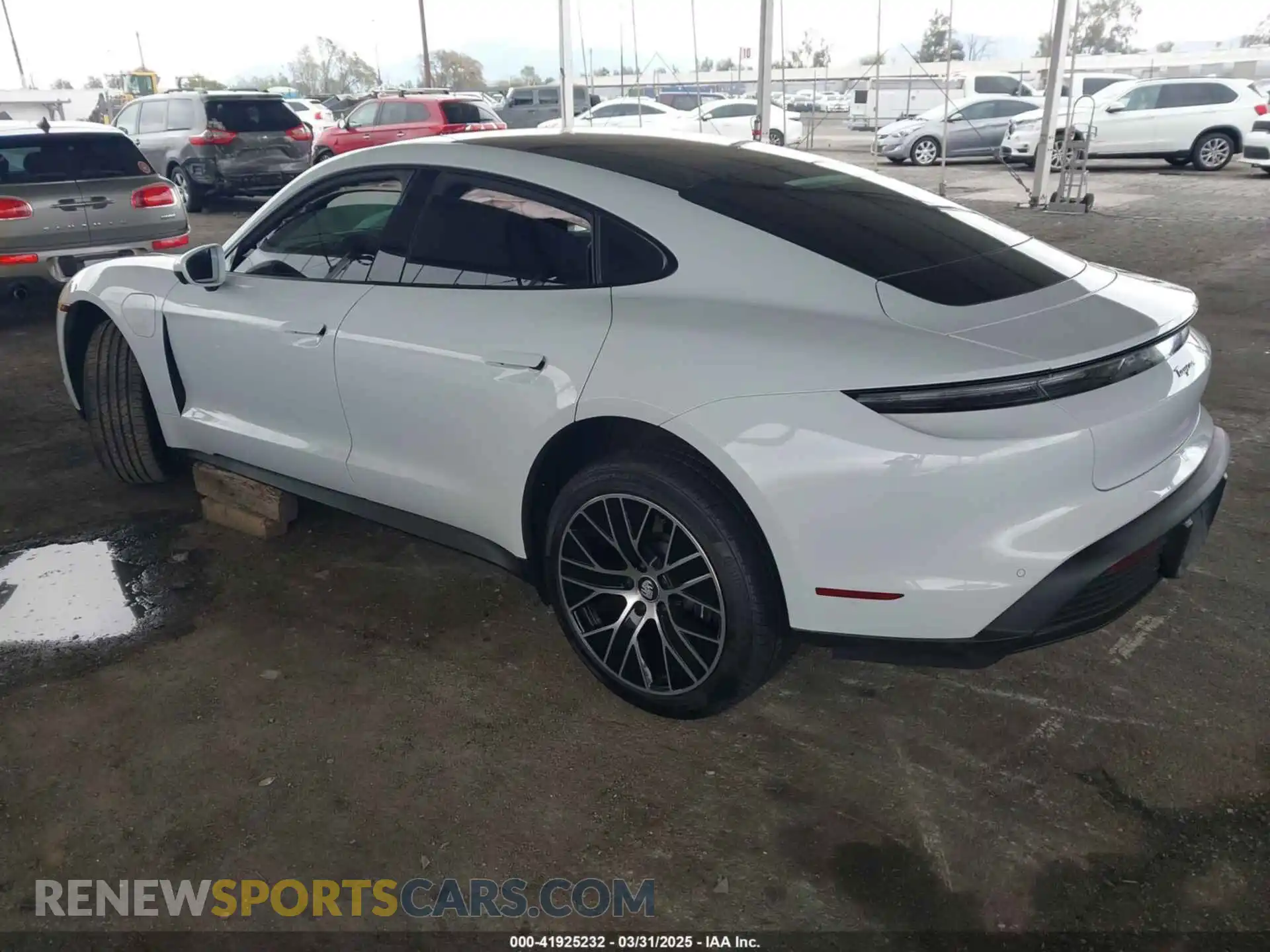 3 fotografías del automóvil dañado WP0AA2Y19MSA19122 PORSCHE TAYCAN 2021