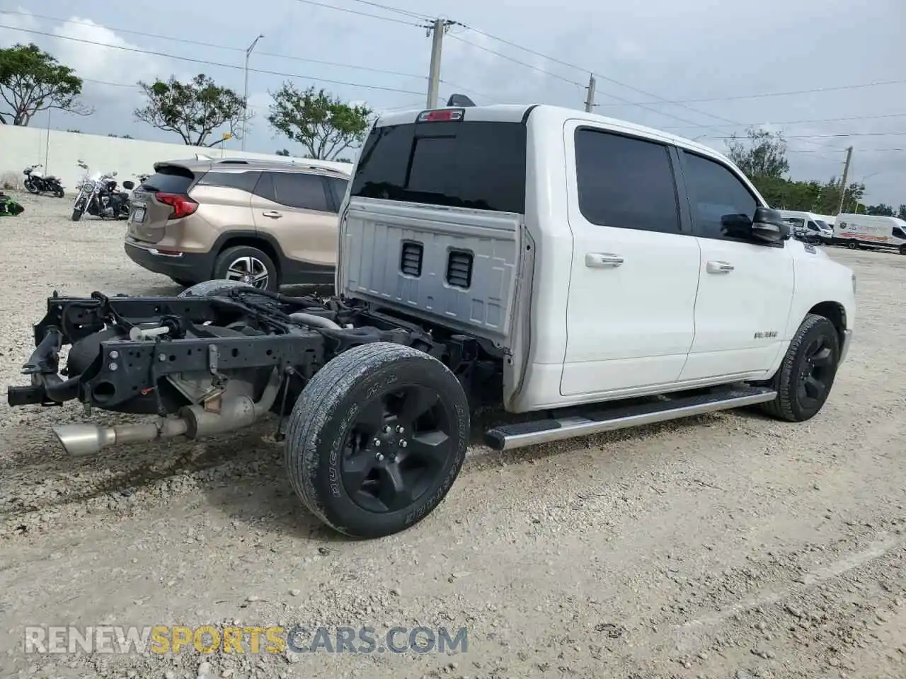 3 Photograph of a damaged car 1C6RREFT2KN757684 RAM 1500 2019
