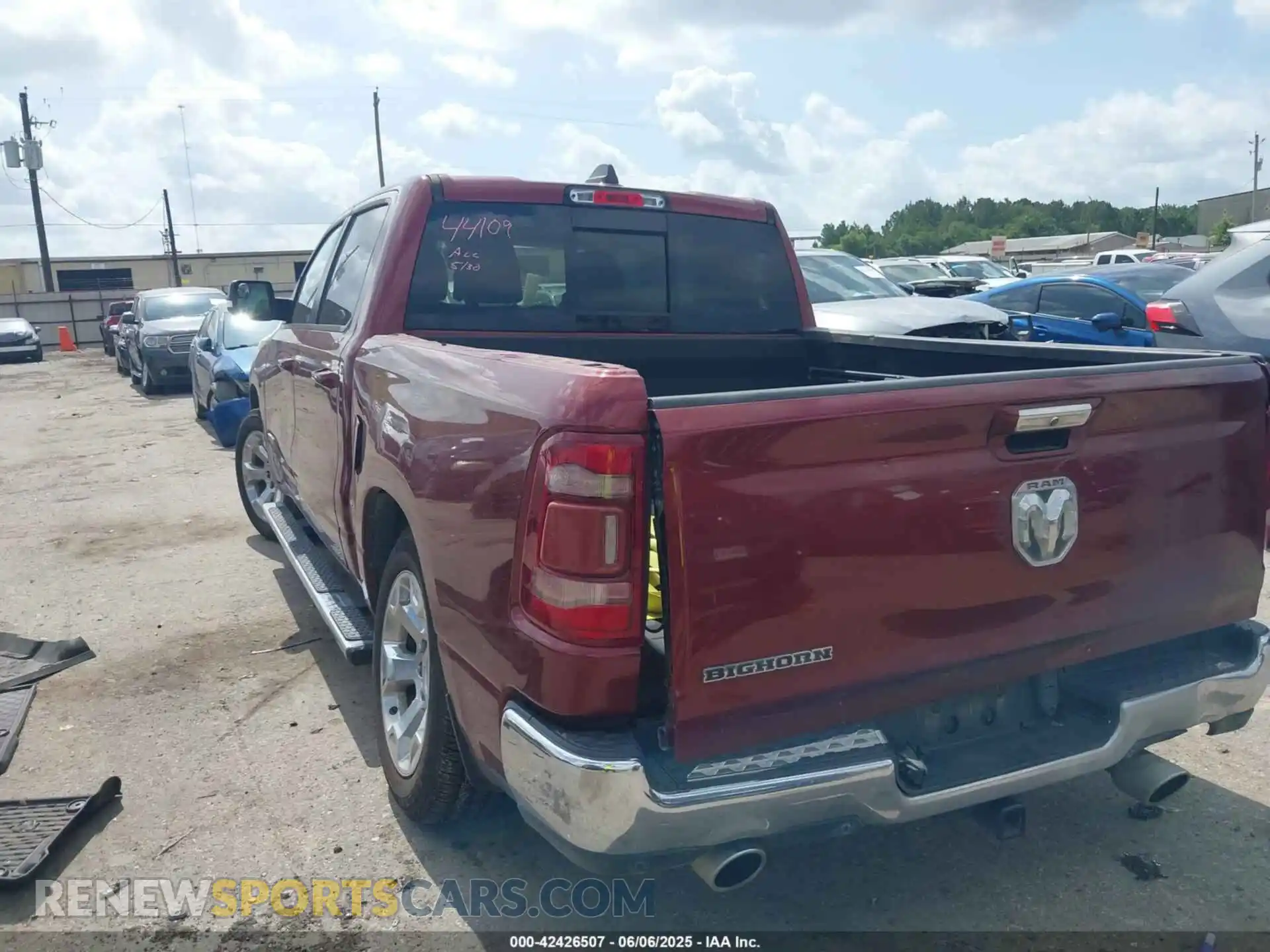 3 Photograph of a damaged car 1C6RREFT6KN543703 RAM 1500 2019