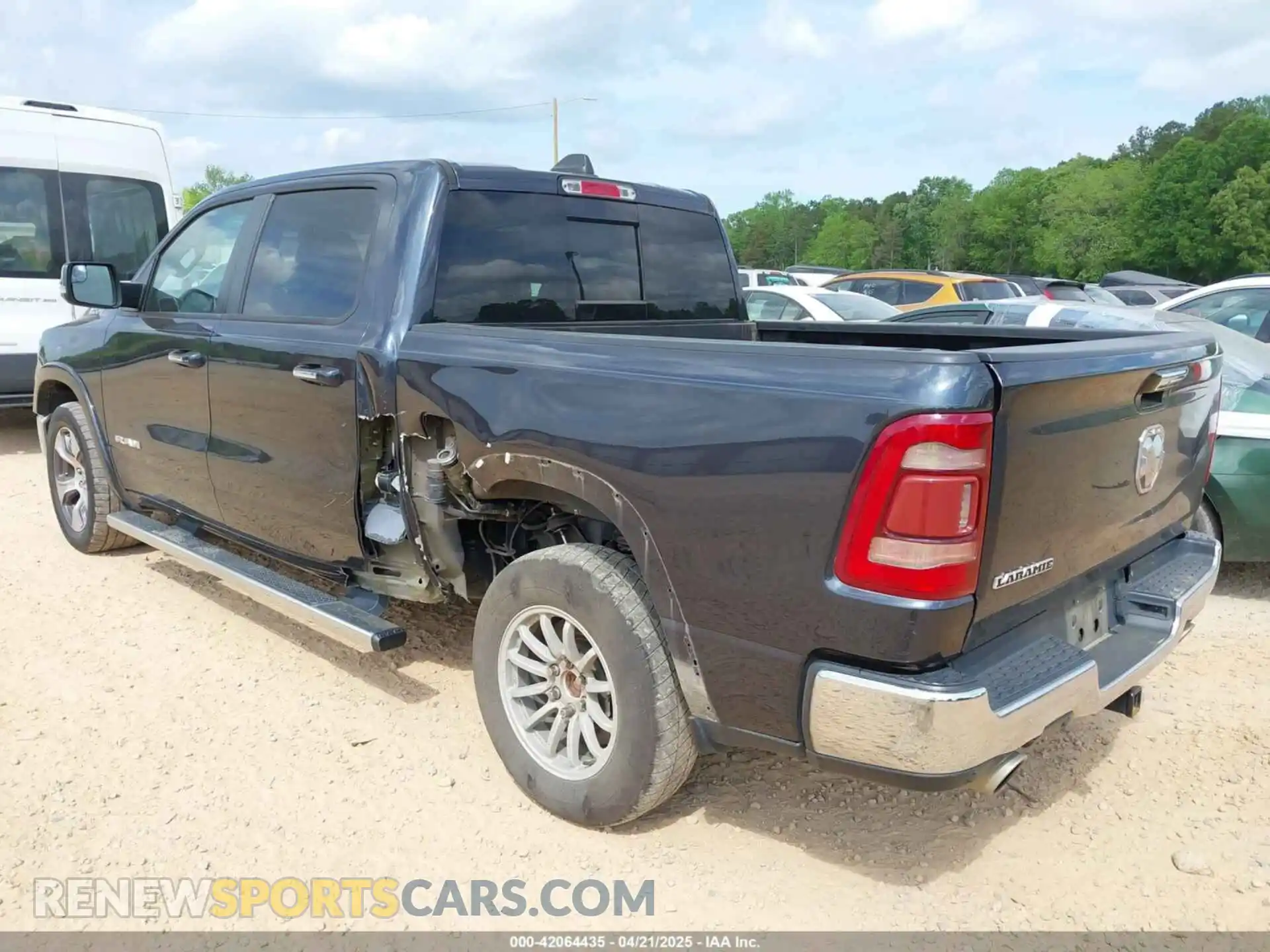 3 Photograph of a damaged car 1C6RREJT3KN912735 RAM 1500 2019