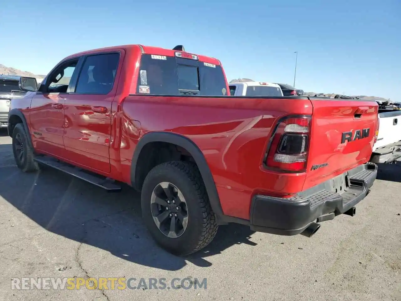 2 fotografías del automóvil dañado 1C6RRELT8KN832943 RAM 1500 2019