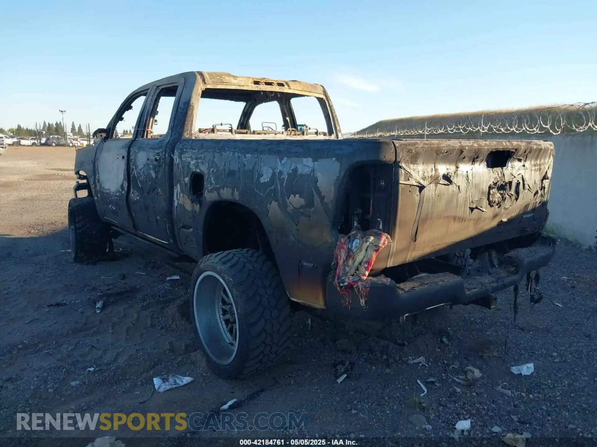 3 Photograph of a damaged car 1C6SRFBT1KN624928 RAM 1500 2019