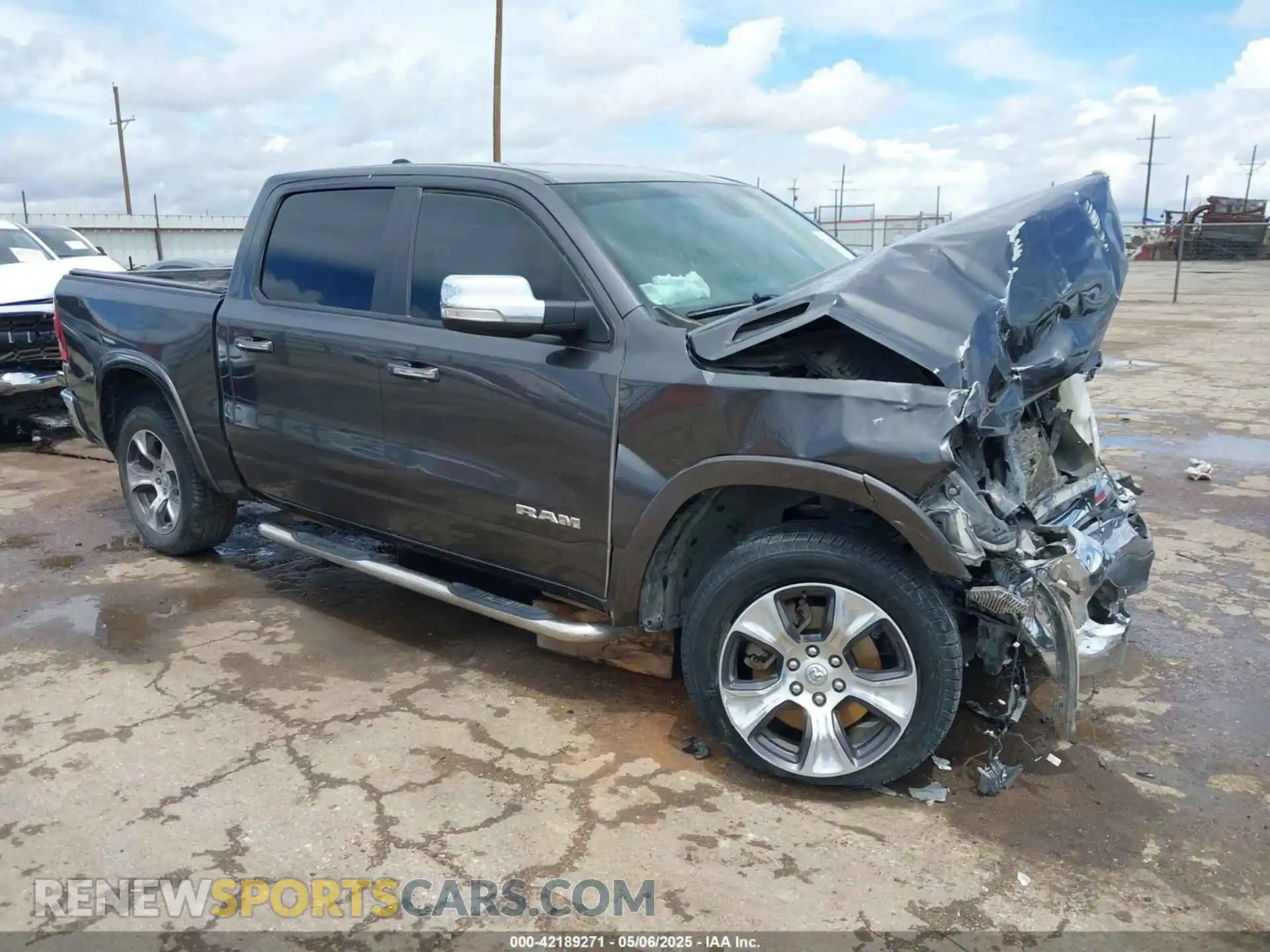 1 Photograph of a damaged car 1C6SRFJT4KN773657 RAM 1500 2019