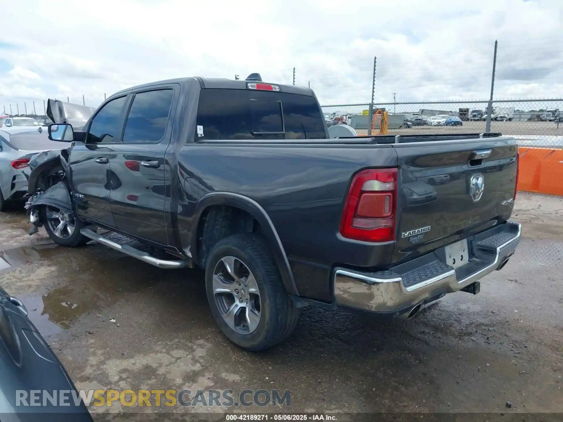 3 Photograph of a damaged car 1C6SRFJT4KN773657 RAM 1500 2019