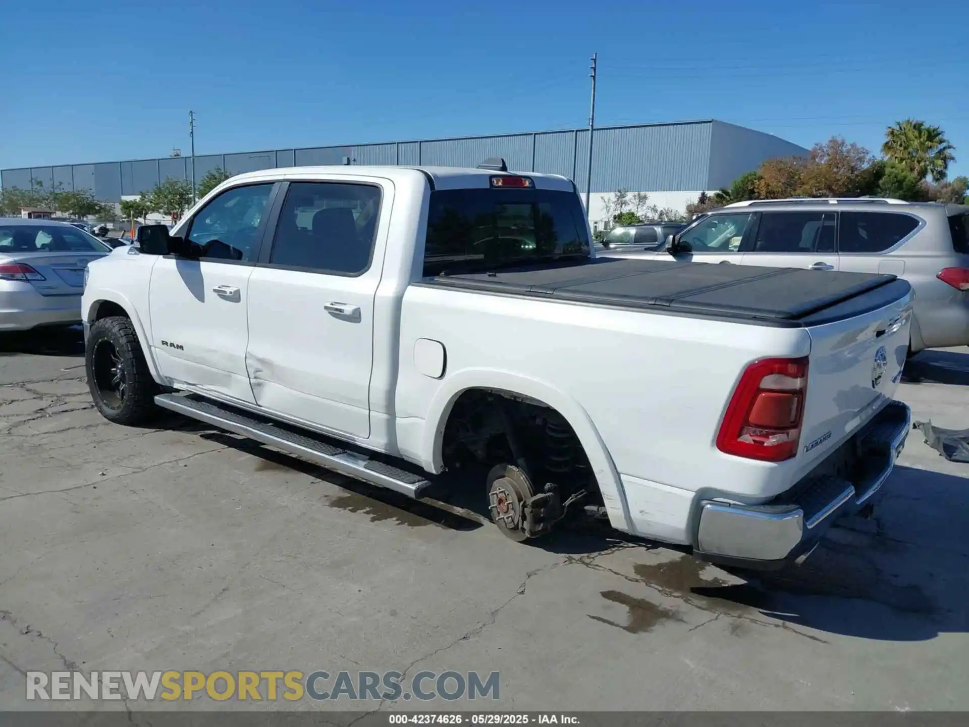 3 Photograph of a damaged car 1C6SRFJT5KN760383 RAM 1500 2019