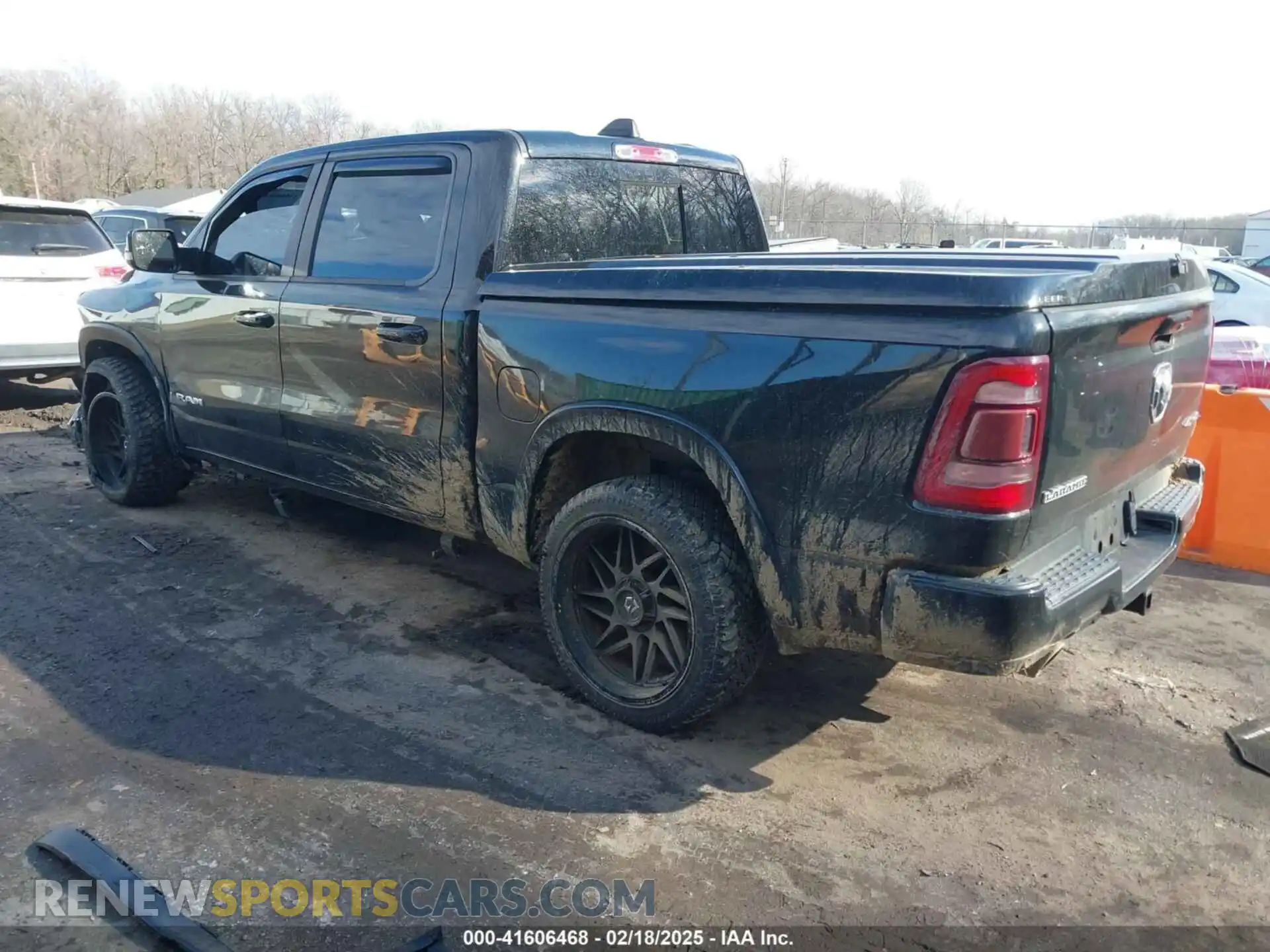 3 Photograph of a damaged car 1C6SRFJT5KN772582 RAM 1500 2019