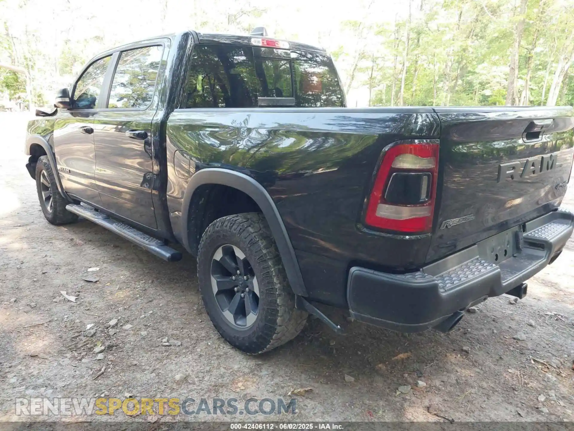 3 Photograph of a damaged car 1C6SRFLT5KN652309 RAM 1500 2019
