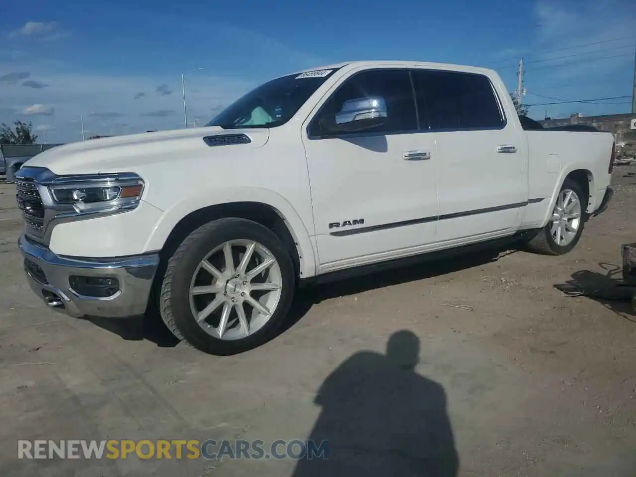 1 Photograph of a damaged car 1C6SRFPT4KN916968 RAM 1500 2019