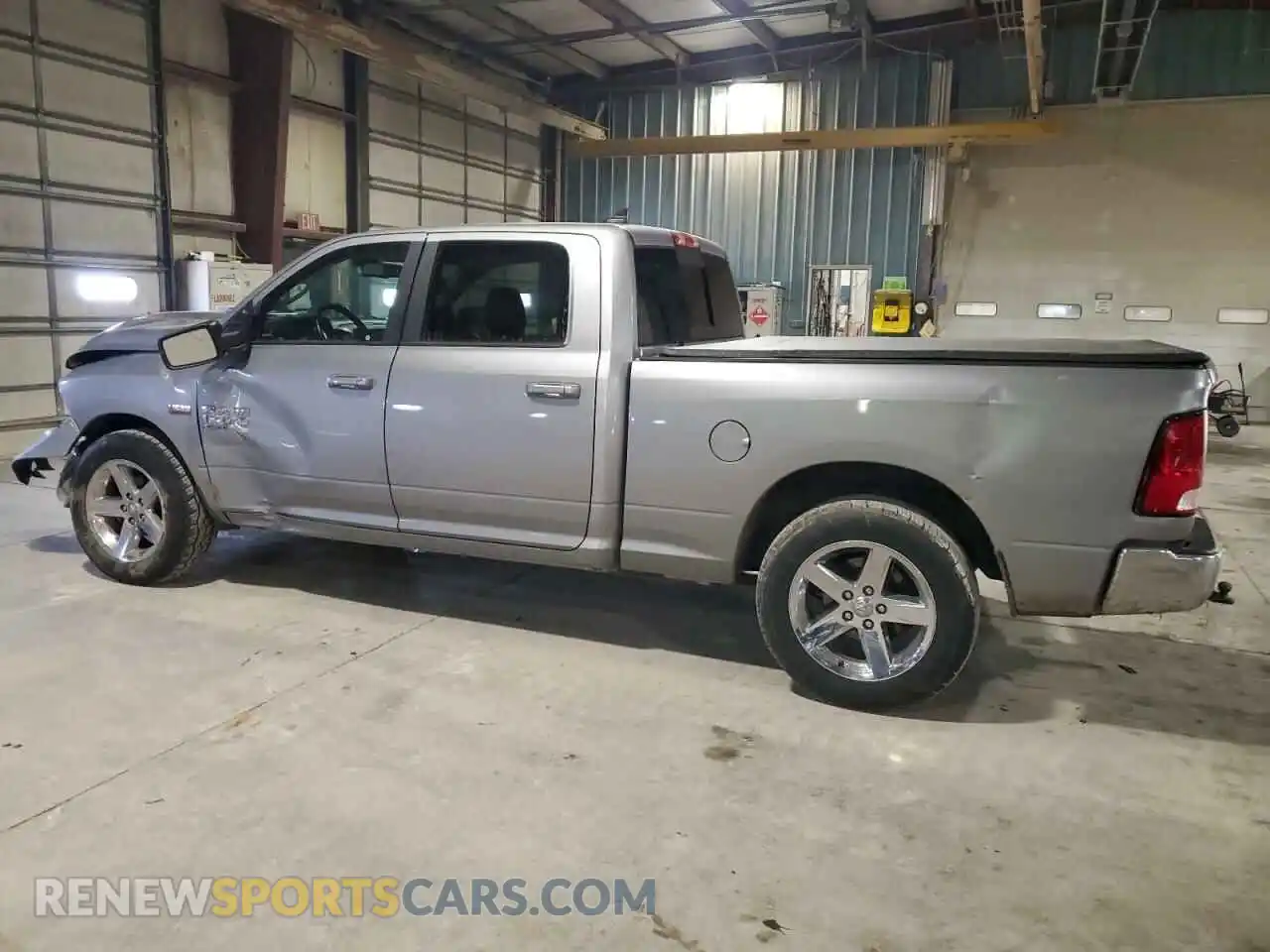 2 fotografías del automóvil dañado 1C6RR6TT1LS135817 RAM 1500 2020