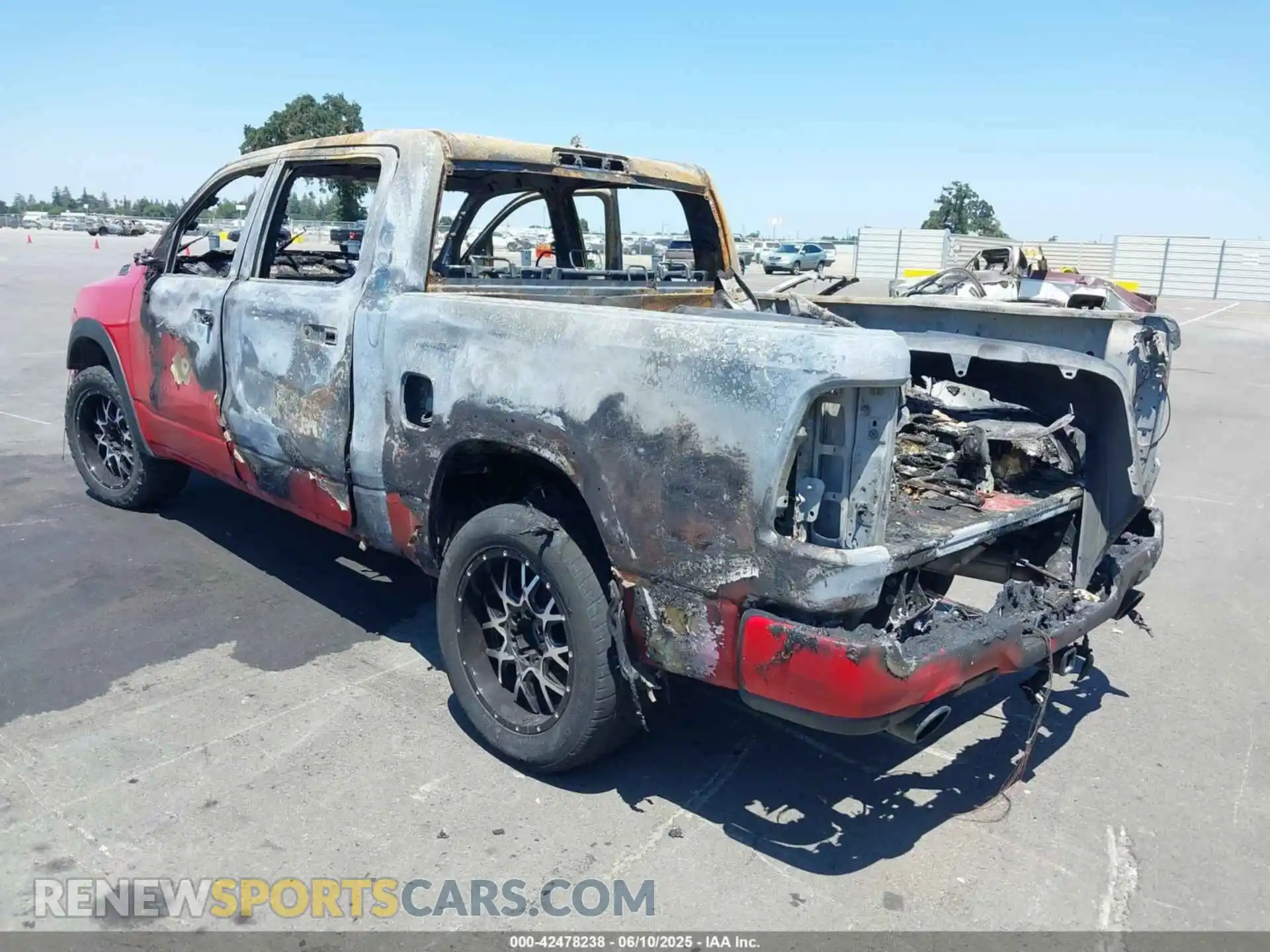 3 Photograph of a damaged car 1C6RREFTXLN238691 RAM 1500 2020