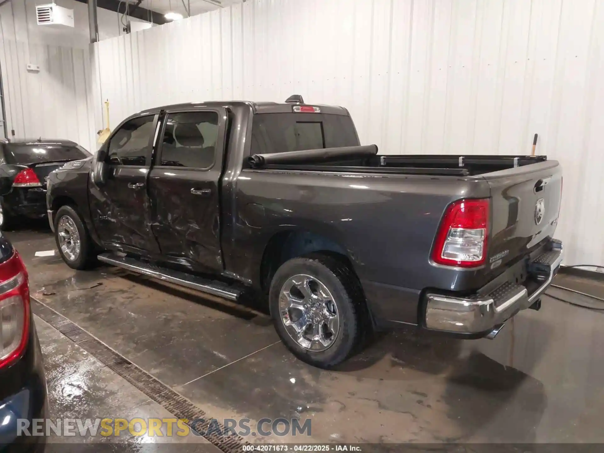 3 Photograph of a damaged car 1C6SRFFTXLN359454 RAM 1500 2020