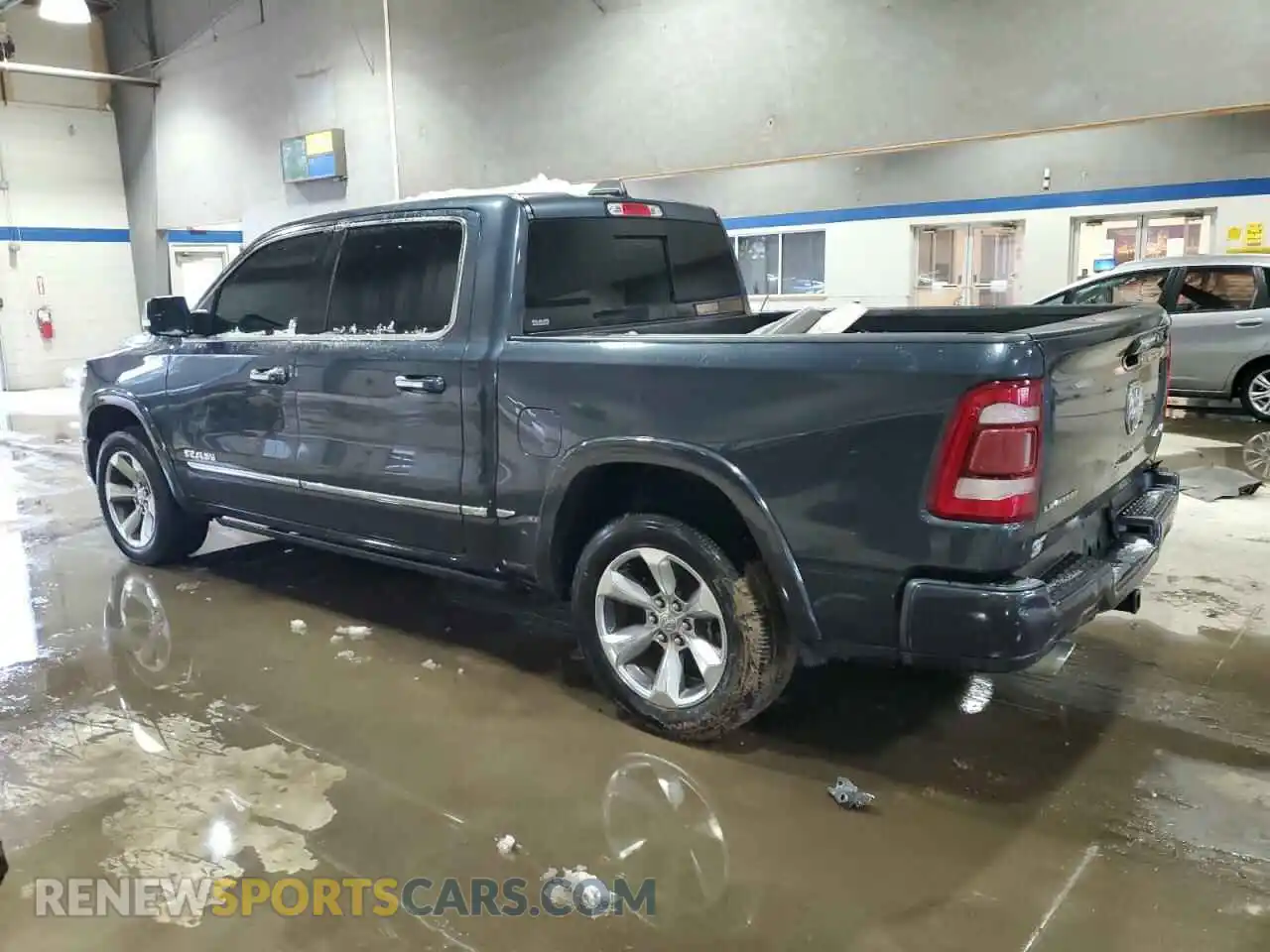 2 fotografías del automóvil dañado 1C6SRFHT5LN290234 RAM 1500 2020