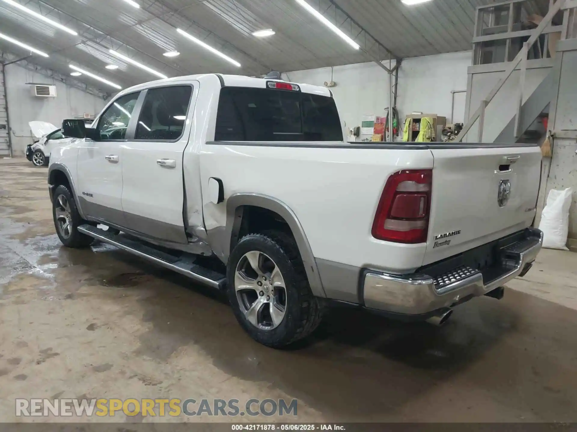 3 Photograph of a damaged car 1C6SRFJT4LN356072 RAM 1500 2020
