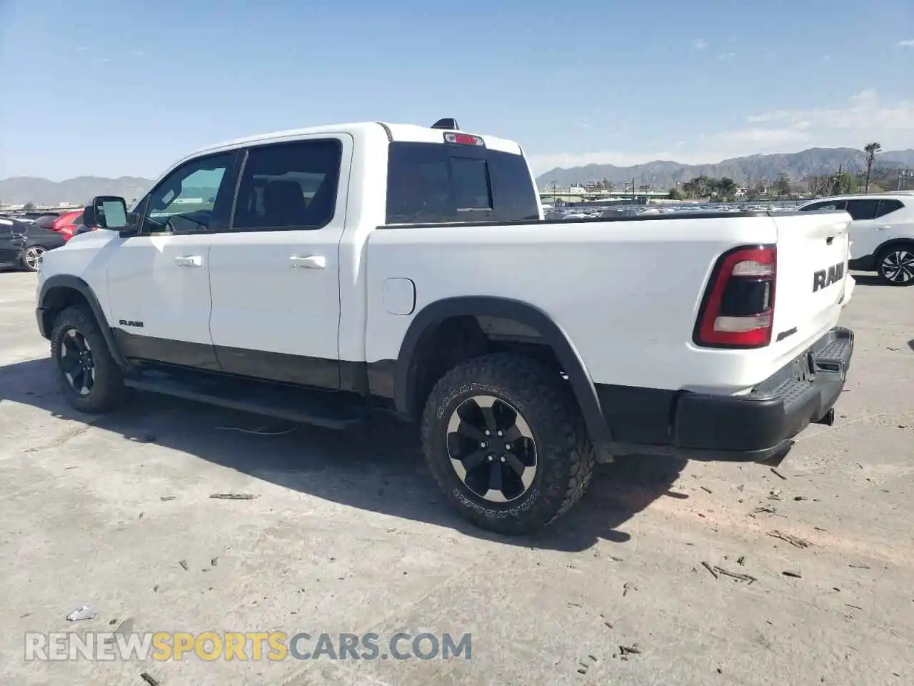 2 fotografías del automóvil dañado 1C6SRFLT5LN199097 RAM 1500 2020
