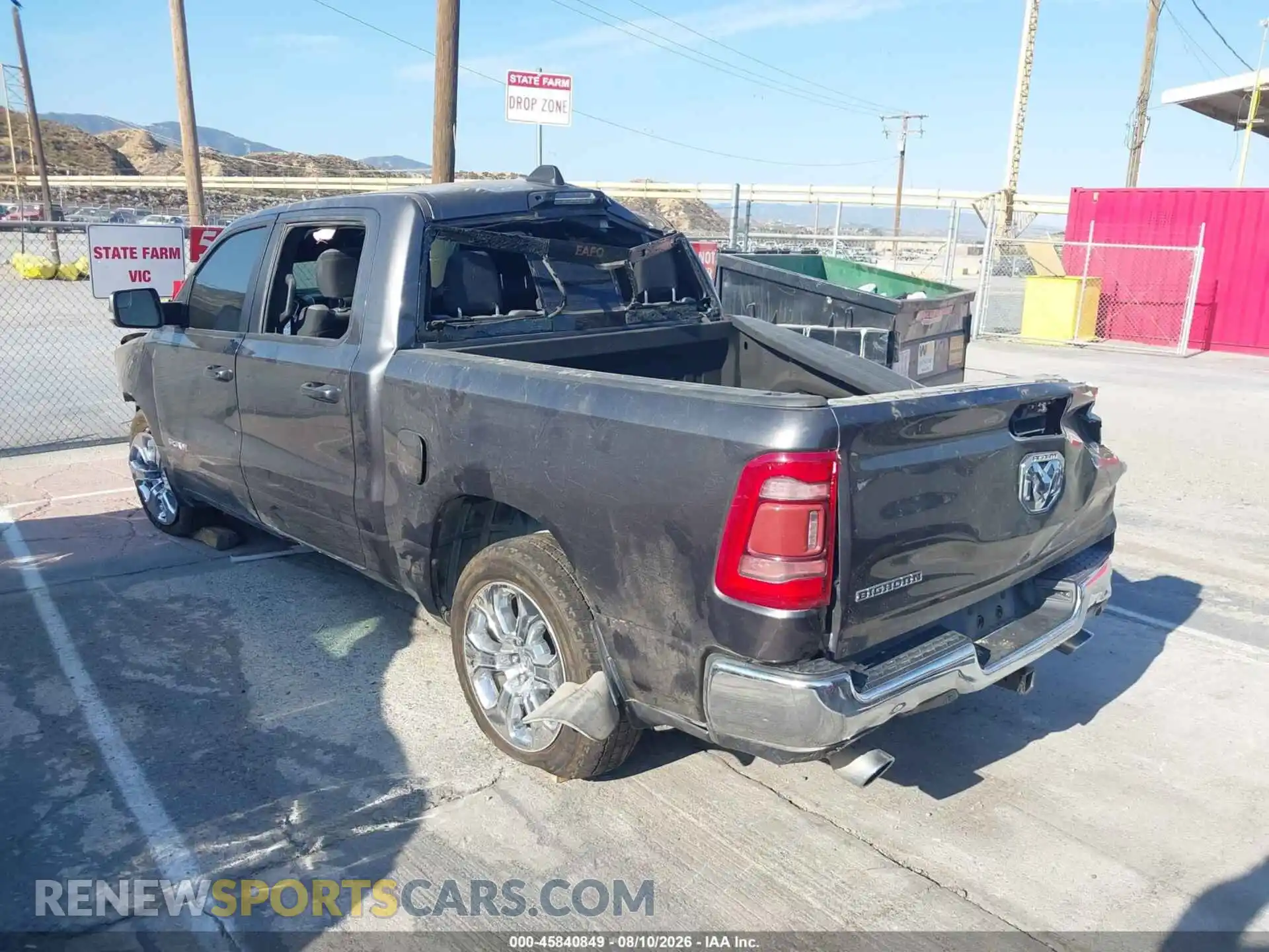 3 Photograph of a damaged car 1C6RREFT2MN502021 RAM 1500 2021
