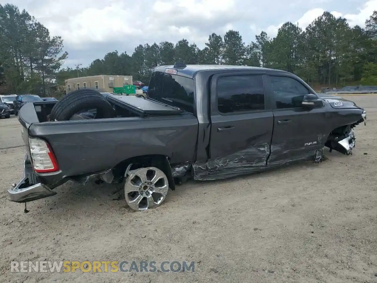 3 Photograph of a damaged car 1C6RREFT4MN543833 RAM 1500 2021