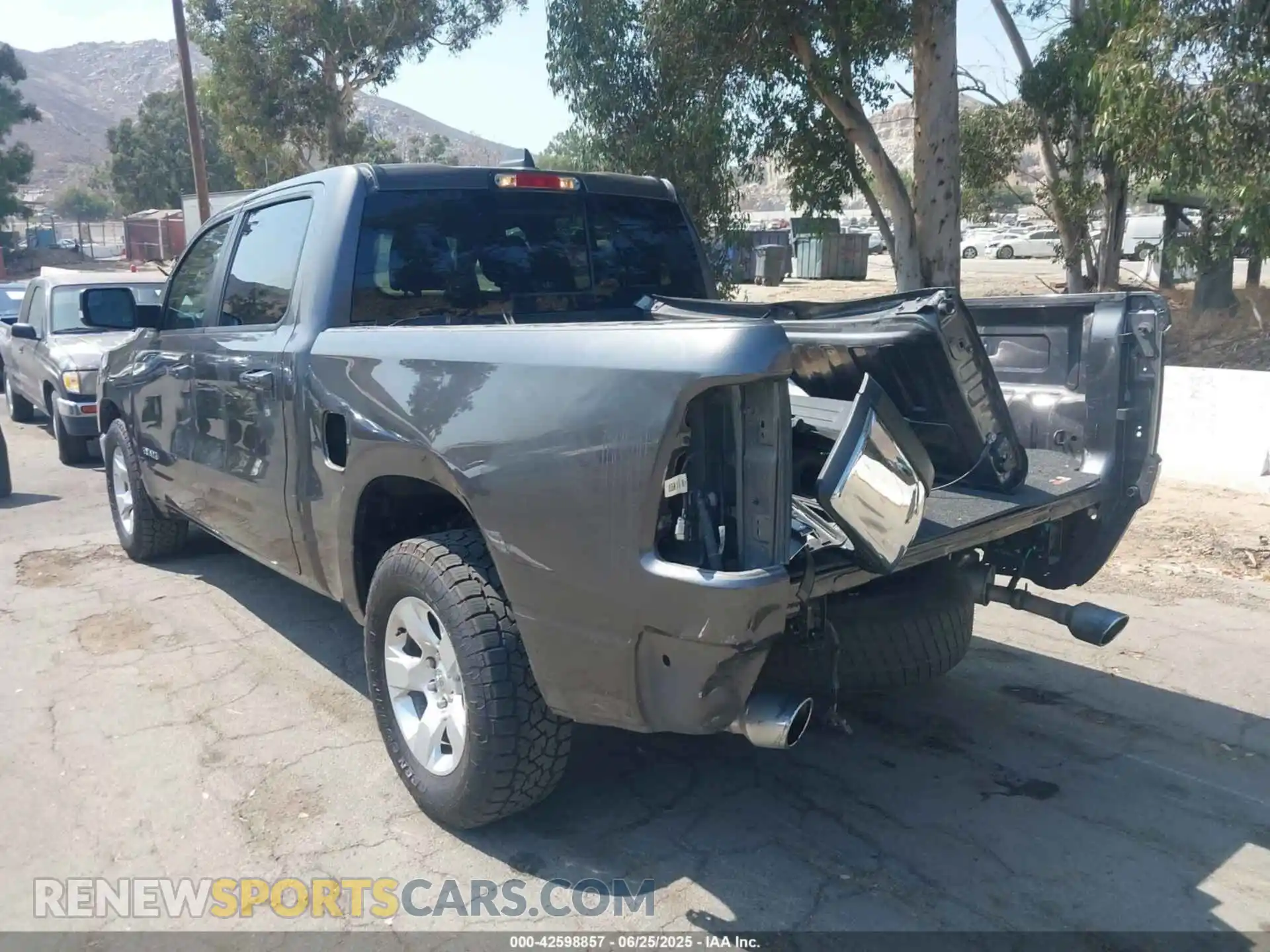 3 Фотография поврежденного автомобиля 1C6RREFT5MN630771 RAM 1500 2021