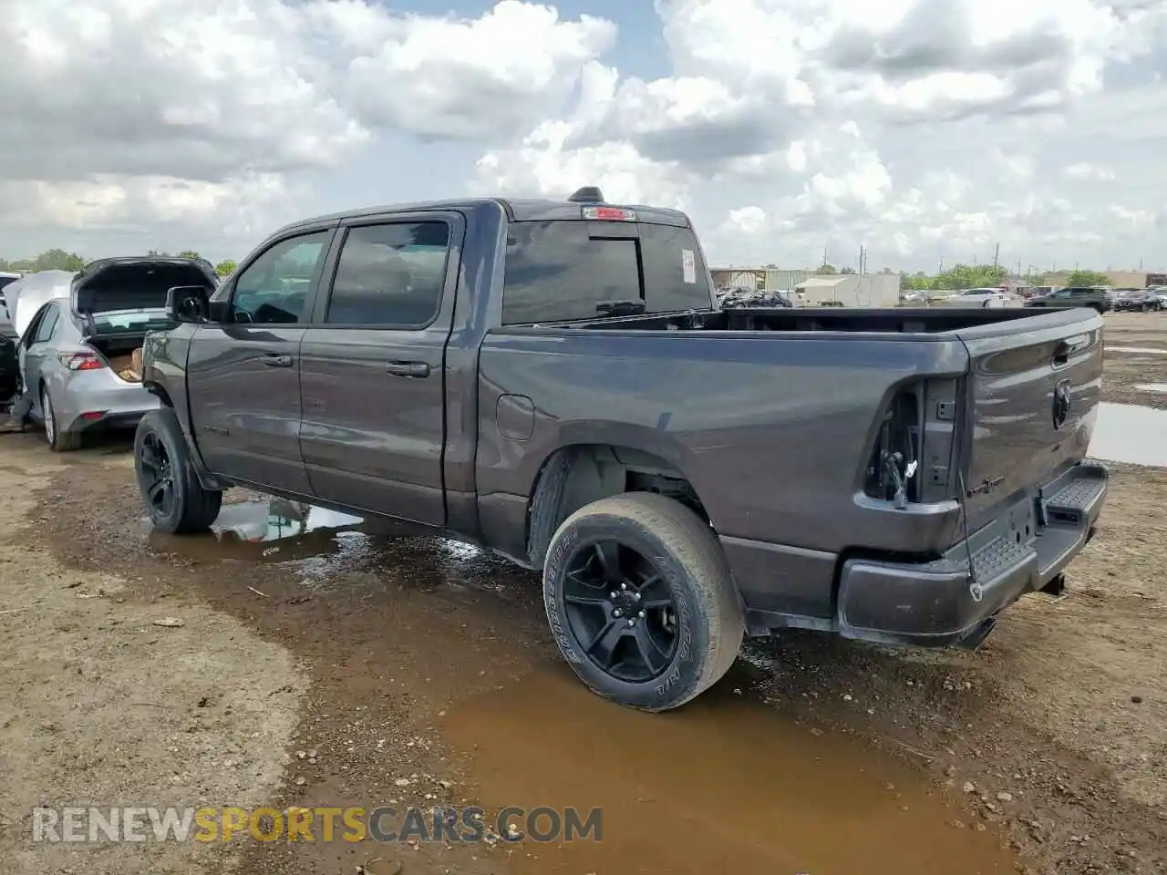 2 fotografías del automóvil dañado 1C6RREFT7MN647006 RAM 1500 2021