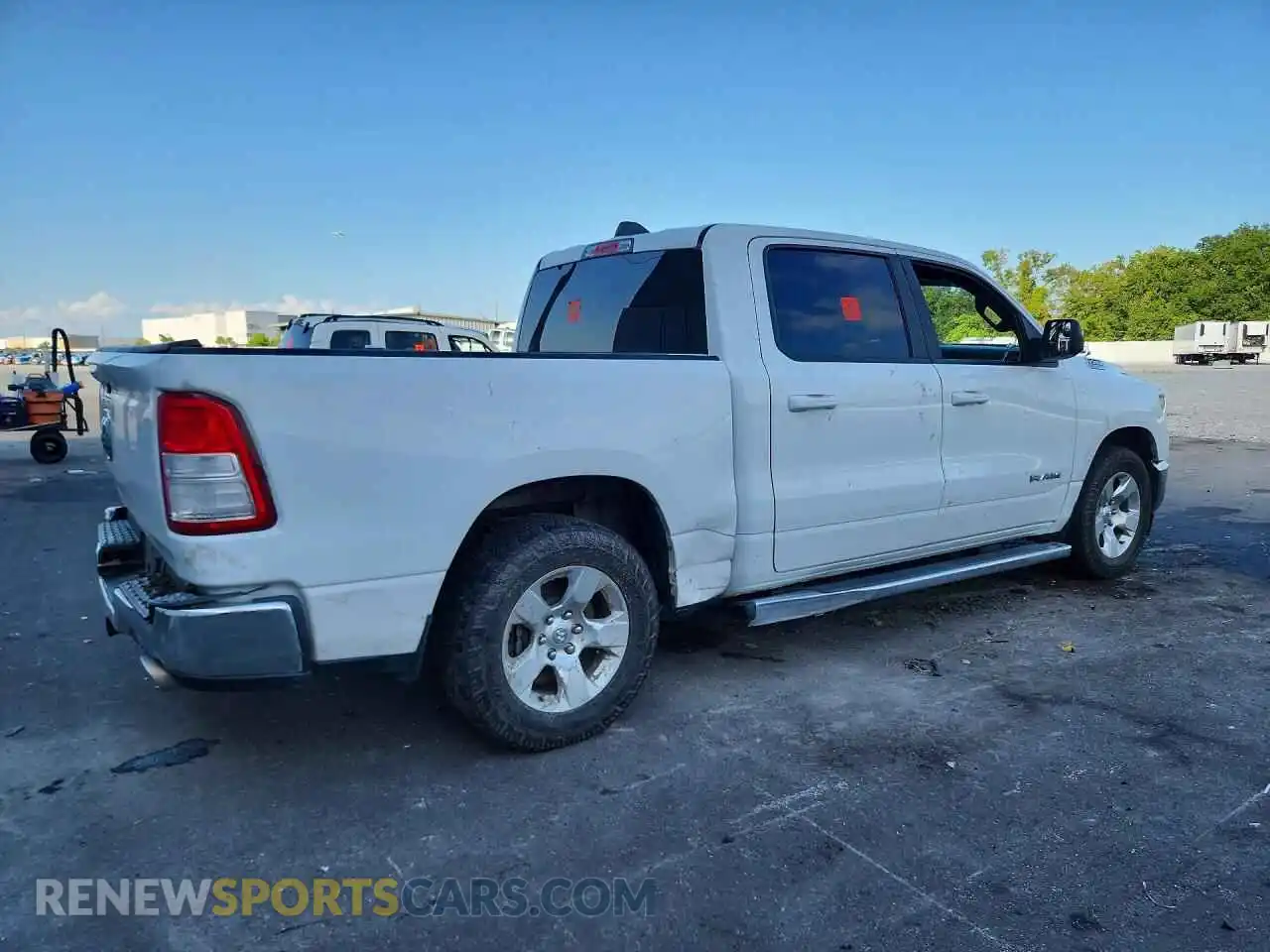3 fotografías del automóvil dañado 1C6RREFT8MN746689 RAM 1500 2021