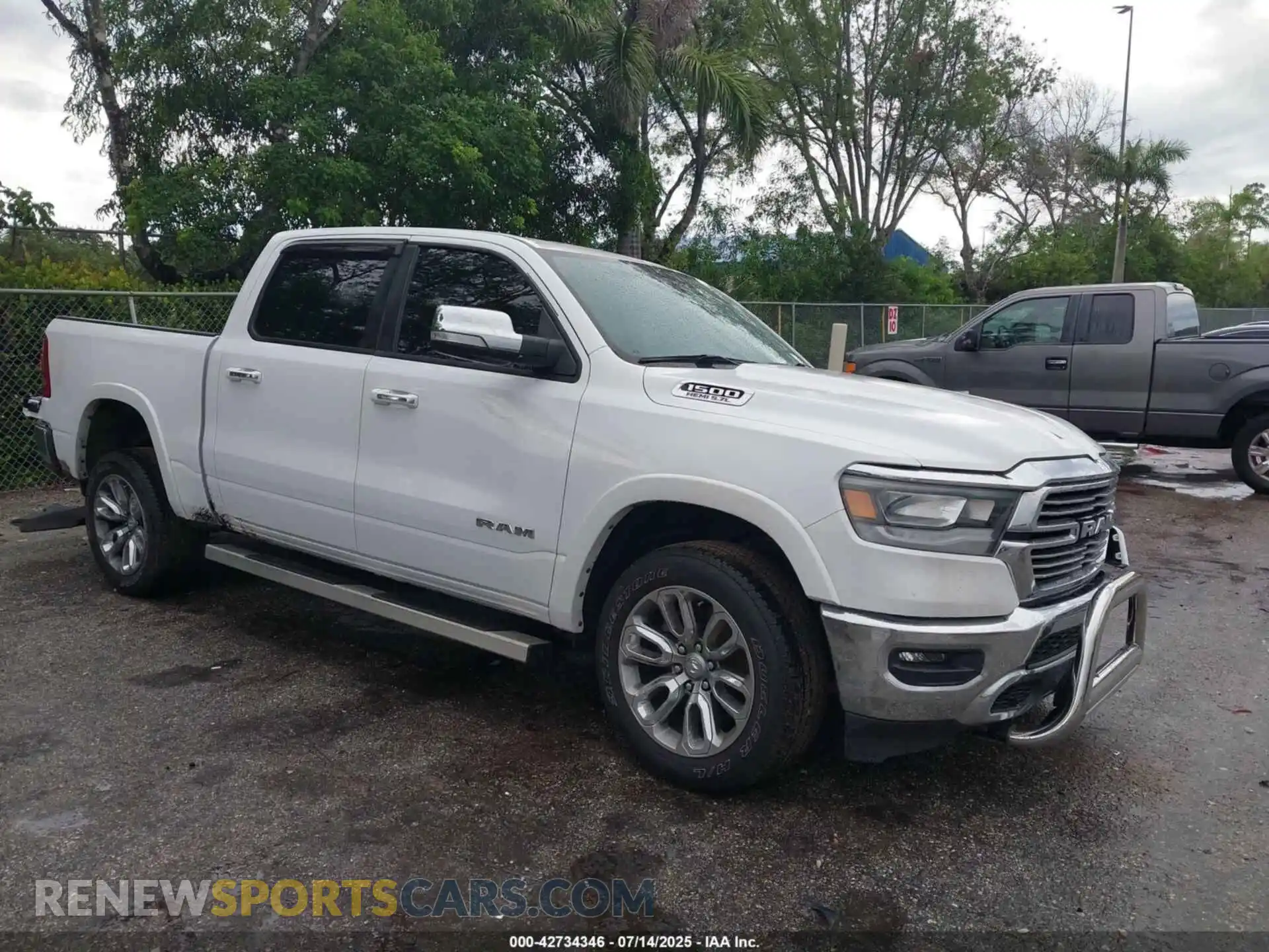 1 Photograph of a damaged car 1C6RREJT5MN628655 RAM 1500 2021