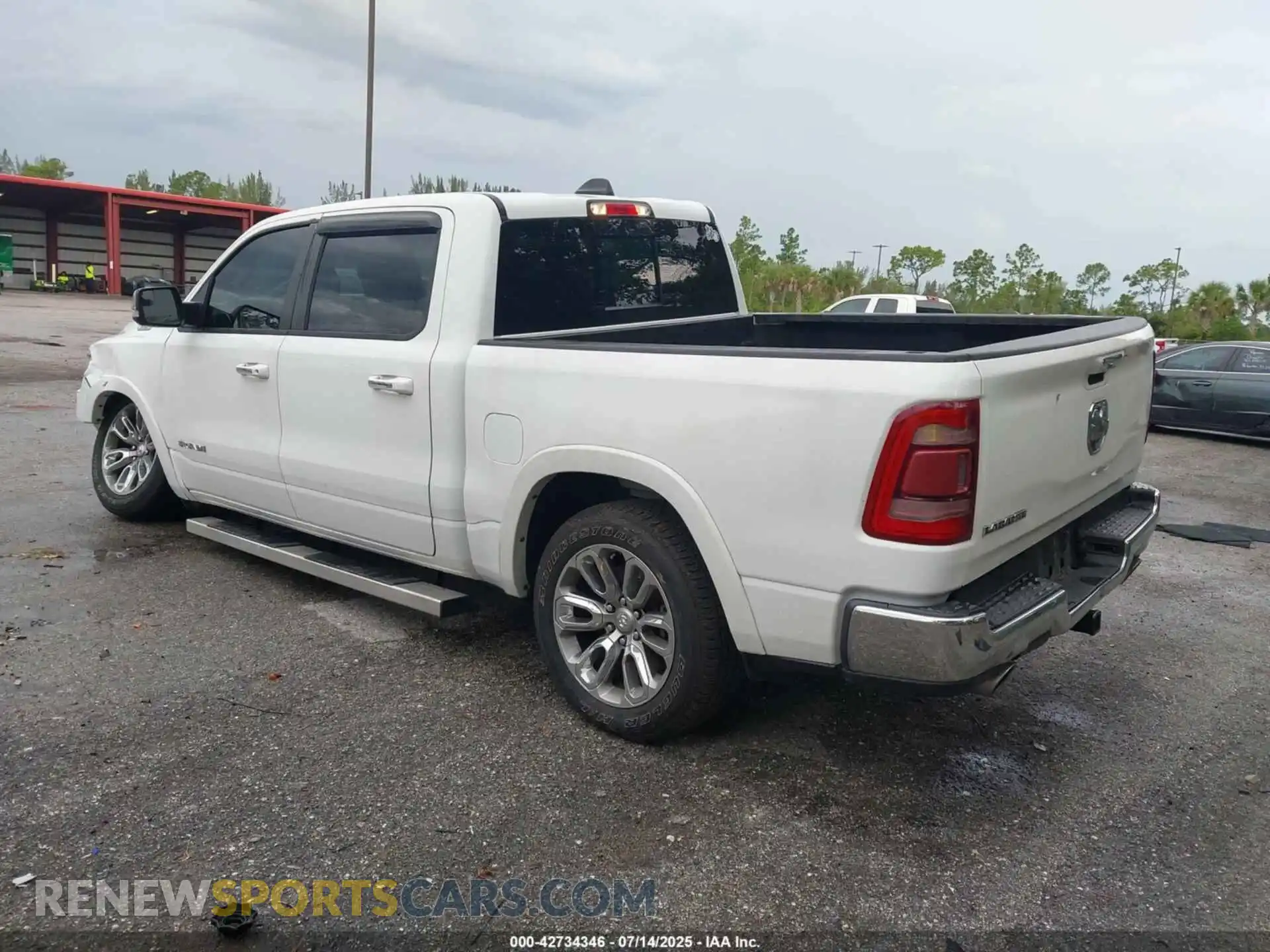 3 Photograph of a damaged car 1C6RREJT5MN628655 RAM 1500 2021