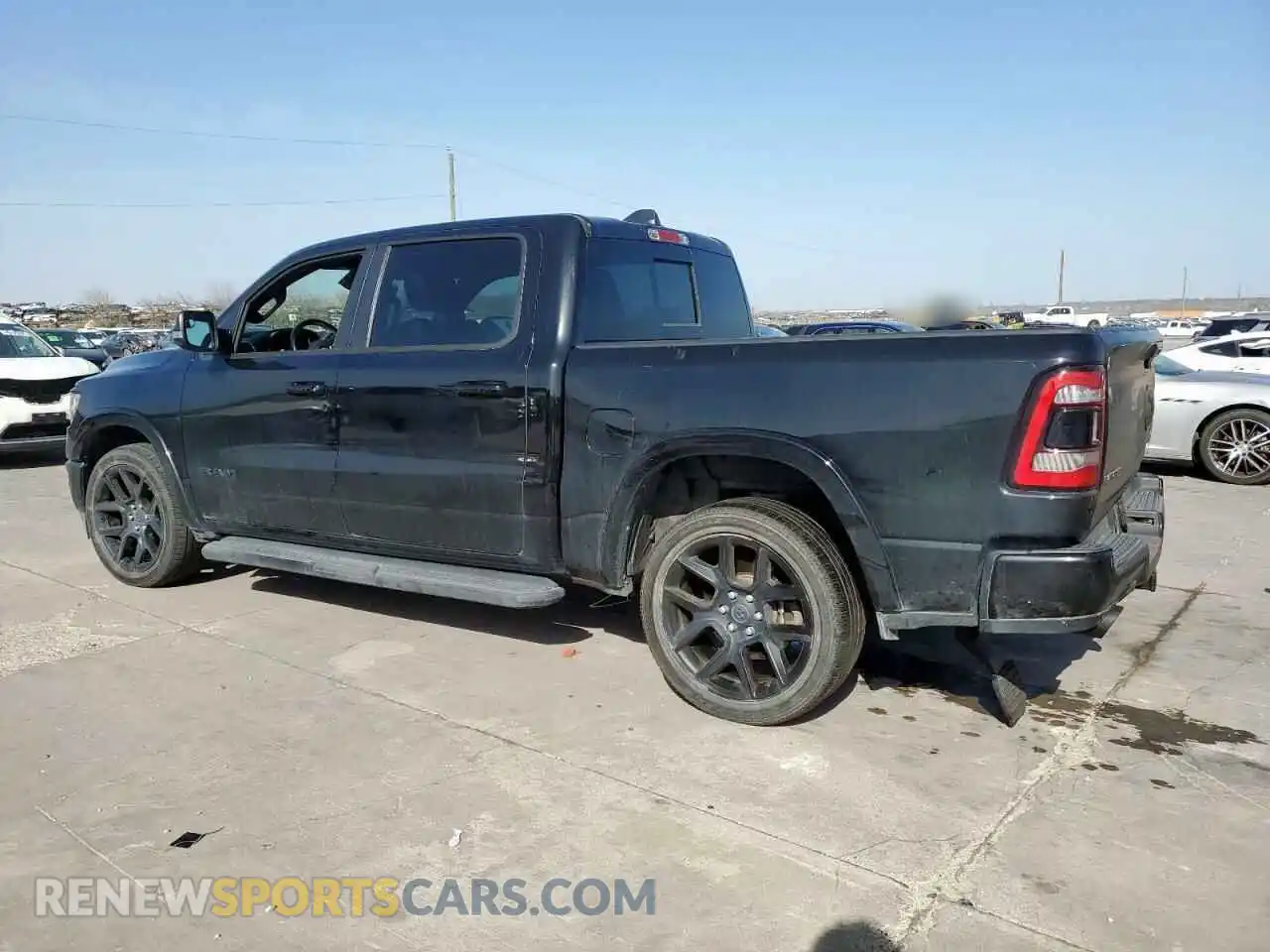 2 fotografías del automóvil dañado 1C6RREJT5MN710742 RAM 1500 2021