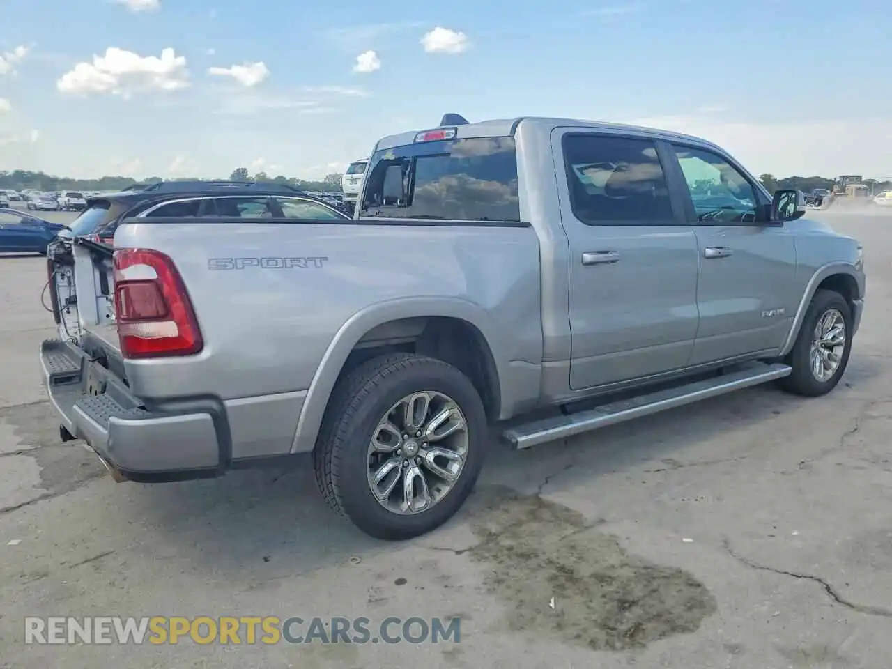 3 Photograph of a damaged car 1C6RREJT8MN569133 RAM 1500 2021
