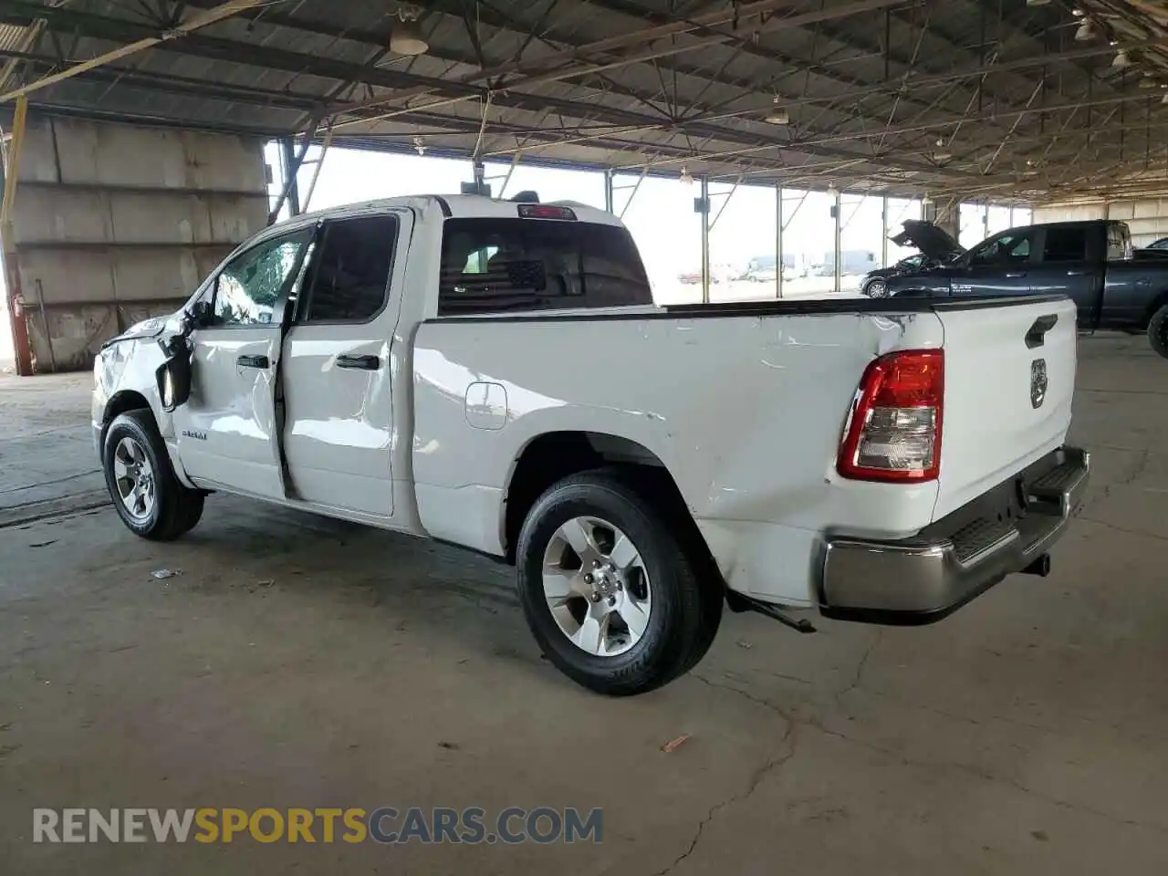2 fotografías del automóvil dañado 1C6SRECGXMN766063 RAM 1500 2021