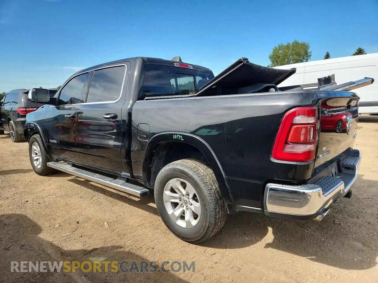 2 fotografías del automóvil dañado 1C6SRFJT0MN817575 RAM 1500 2021