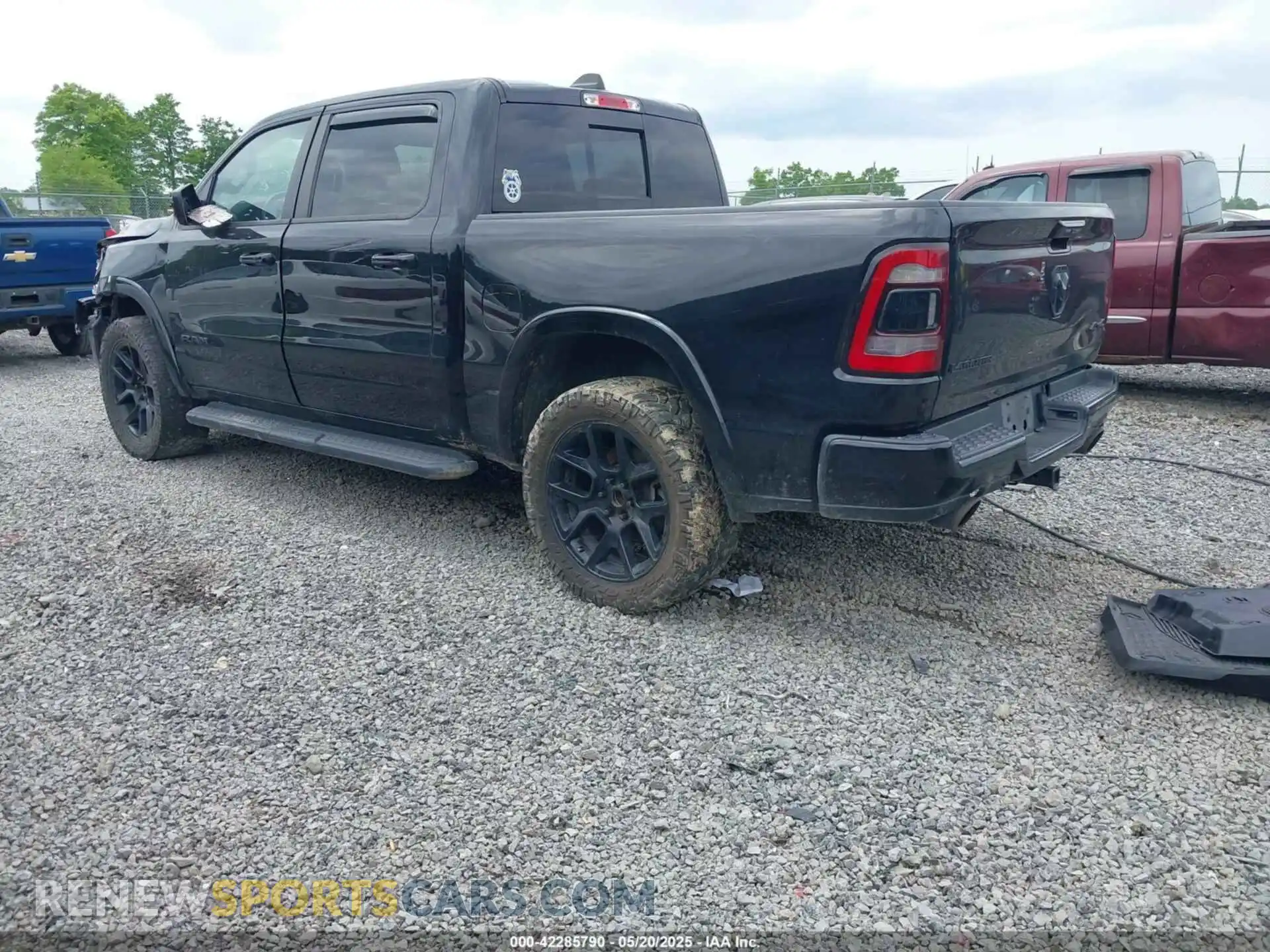 3 Photograph of a damaged car 1C6SRFJT5MN732344 RAM 1500 2021