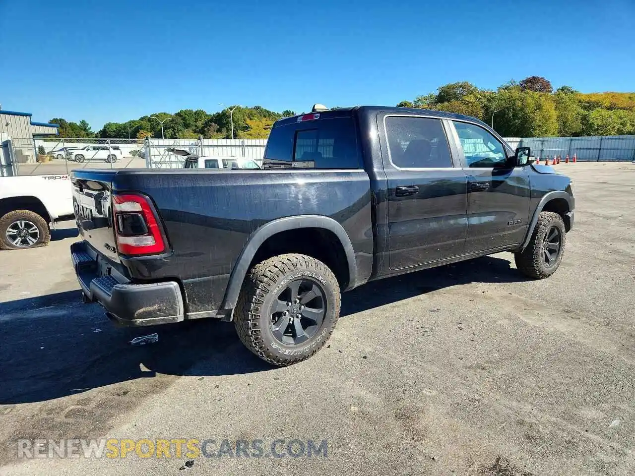3 fotografías del automóvil dañado 1C6SRFLT1MN573268 RAM 1500 2021