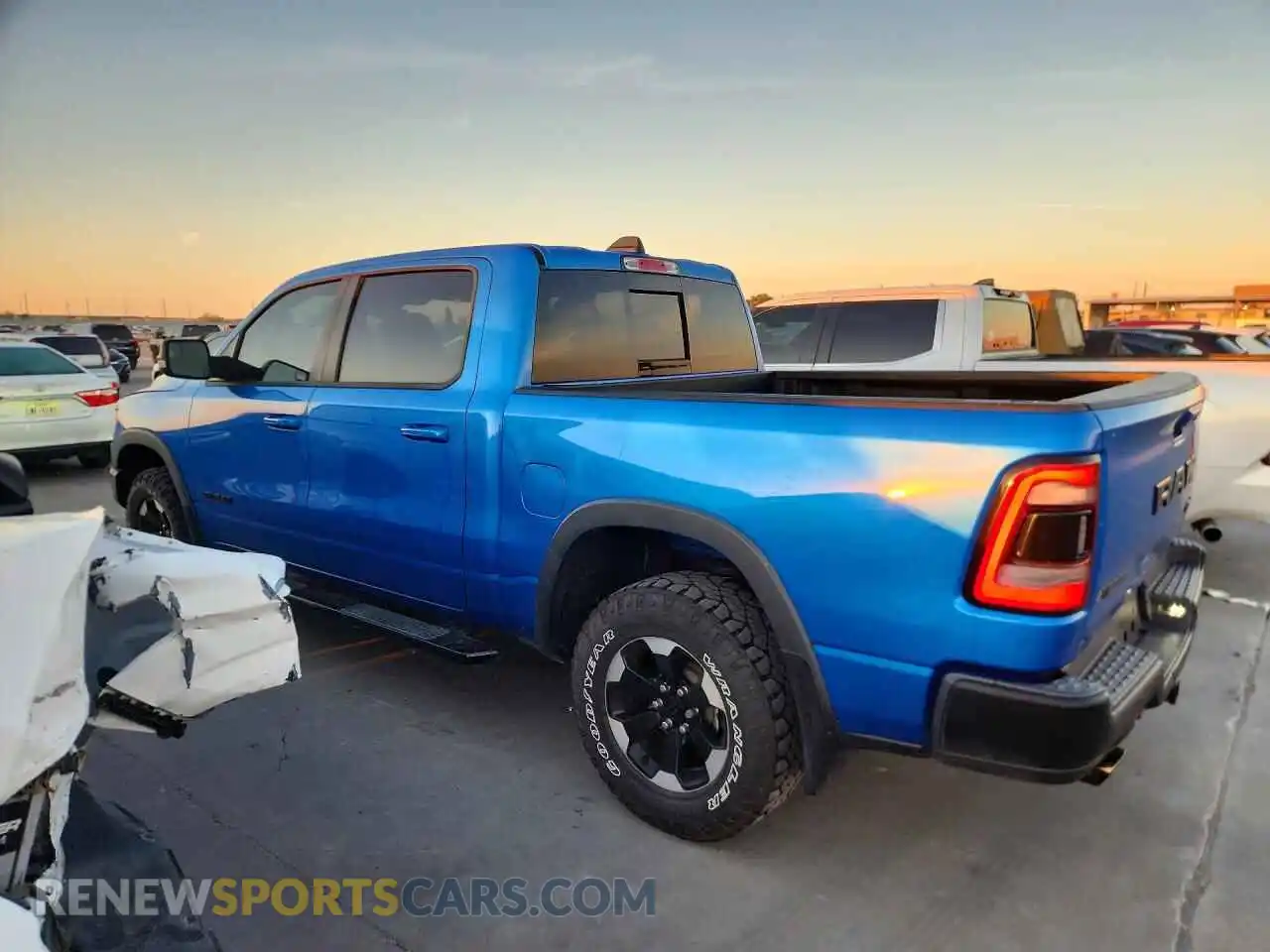 2 fotografías del automóvil dañado 1C6SRFLT4MN776977 RAM 1500 2021