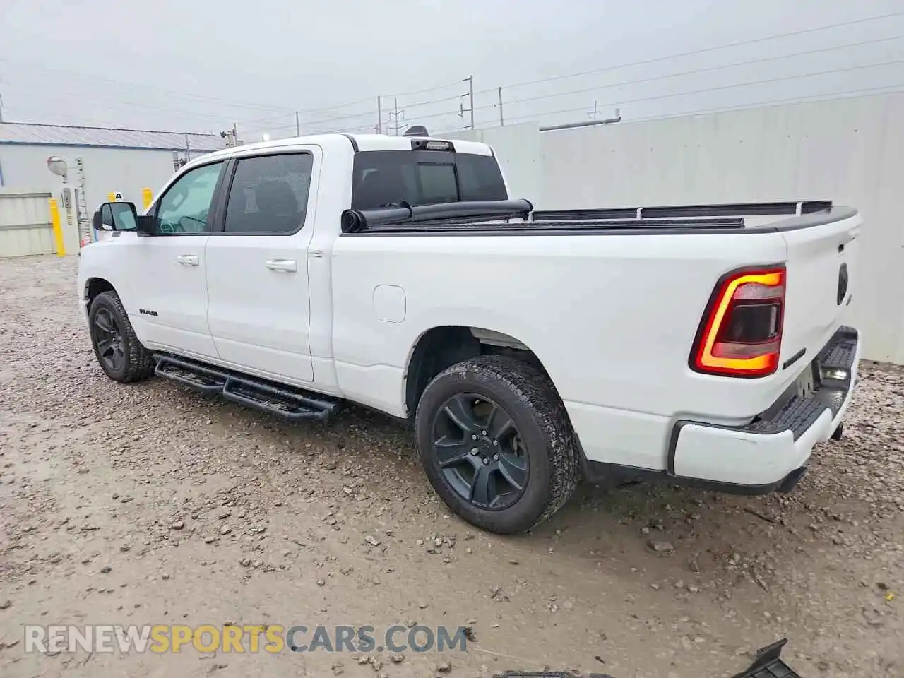 2 fotografías del automóvil dañado 1C6SRFMT4MN535497 RAM 1500 2021