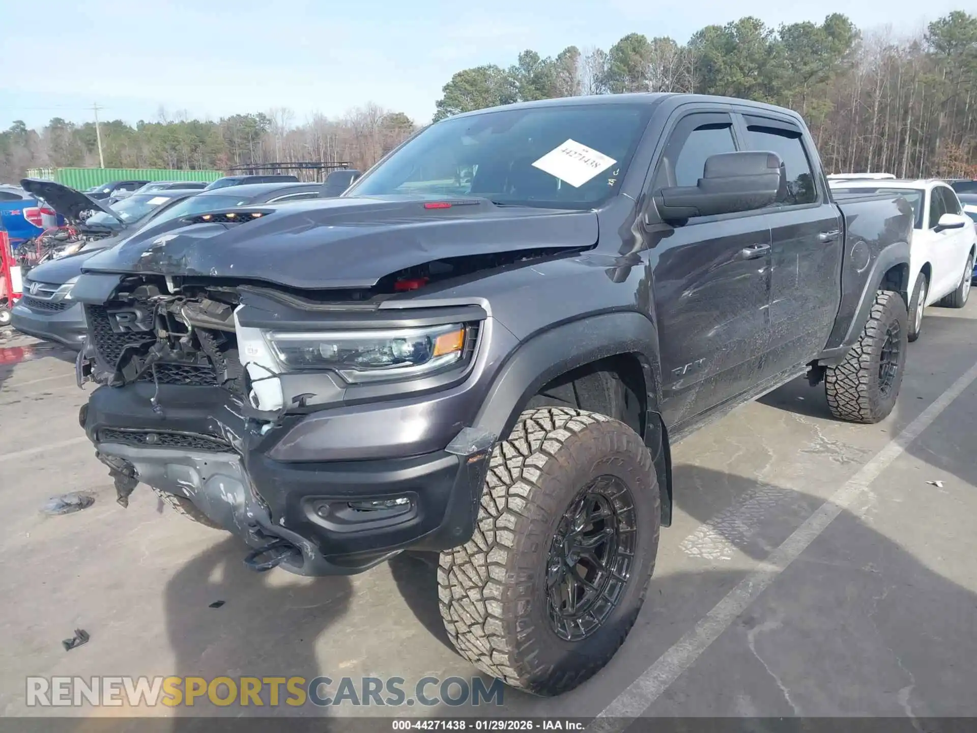2 fotografías del automóvil dañado 1C6SRFU94MN800603 RAM 1500 2021