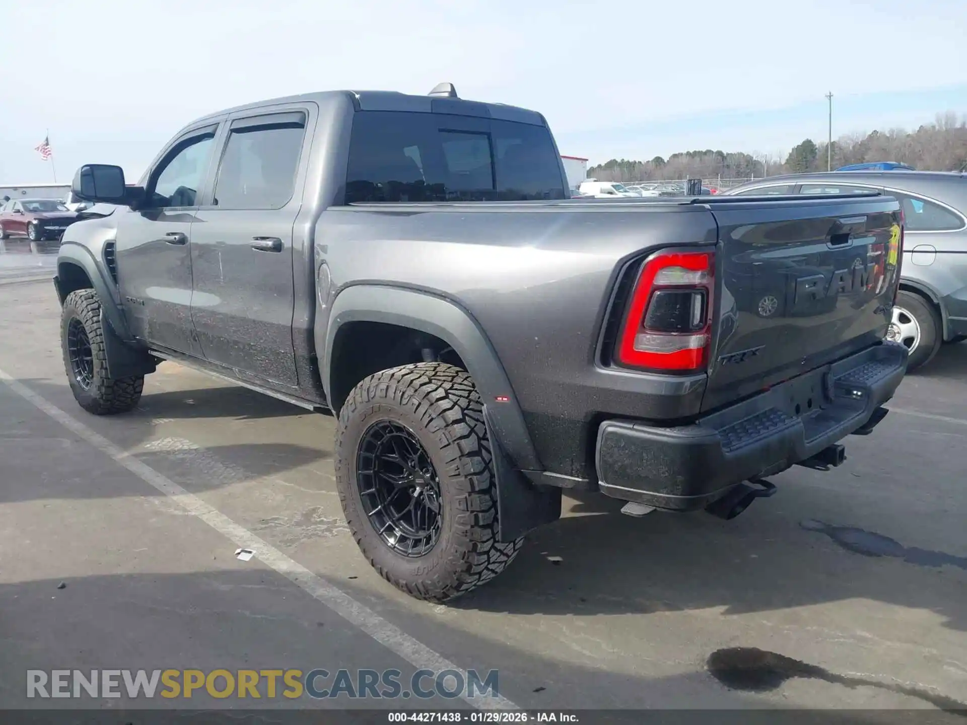 3 fotografías del automóvil dañado 1C6SRFU94MN800603 RAM 1500 2021