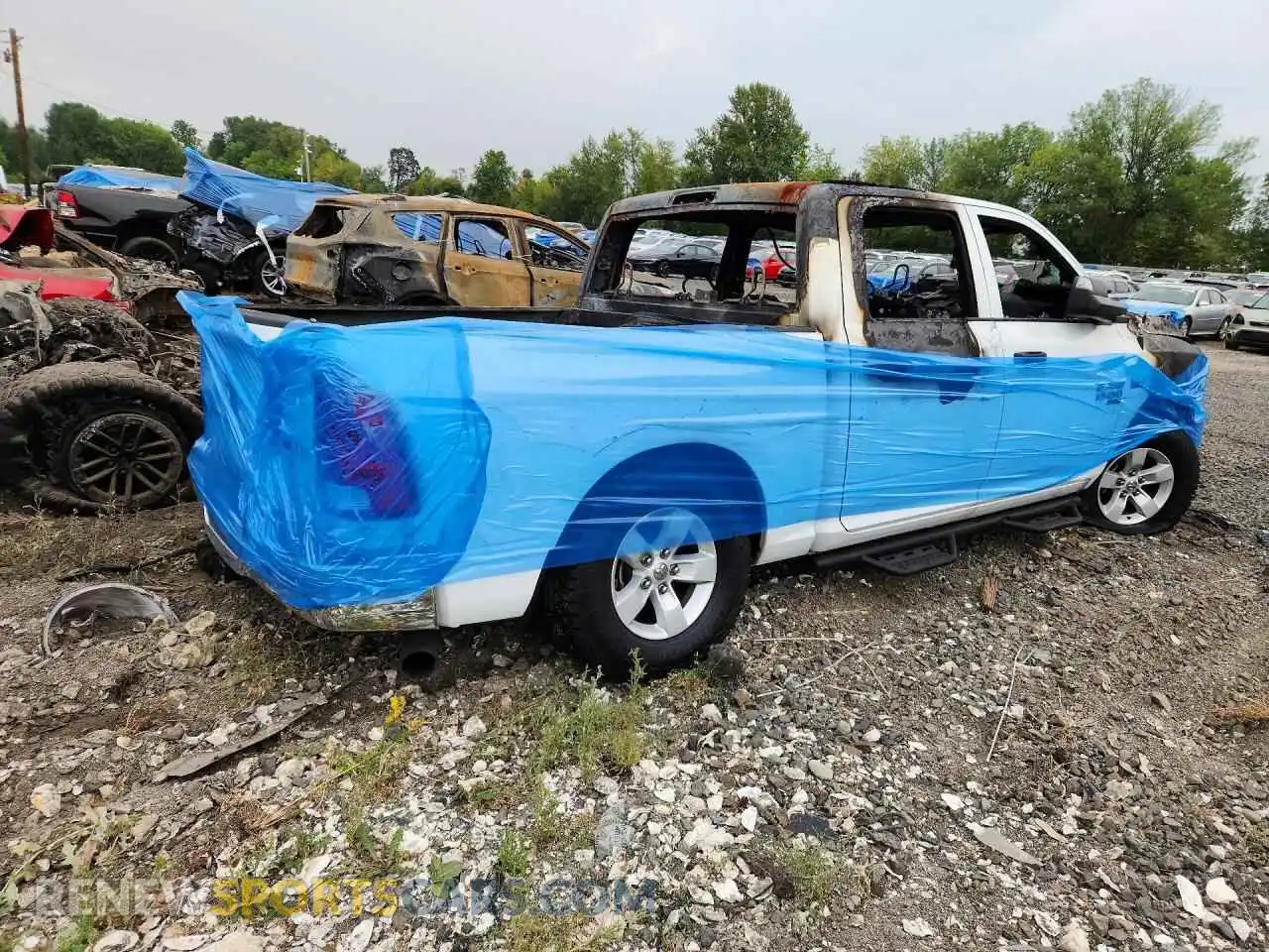 3 fotografías del automóvil dañado 3C6RR7KT4MG536357 RAM 1500 2021