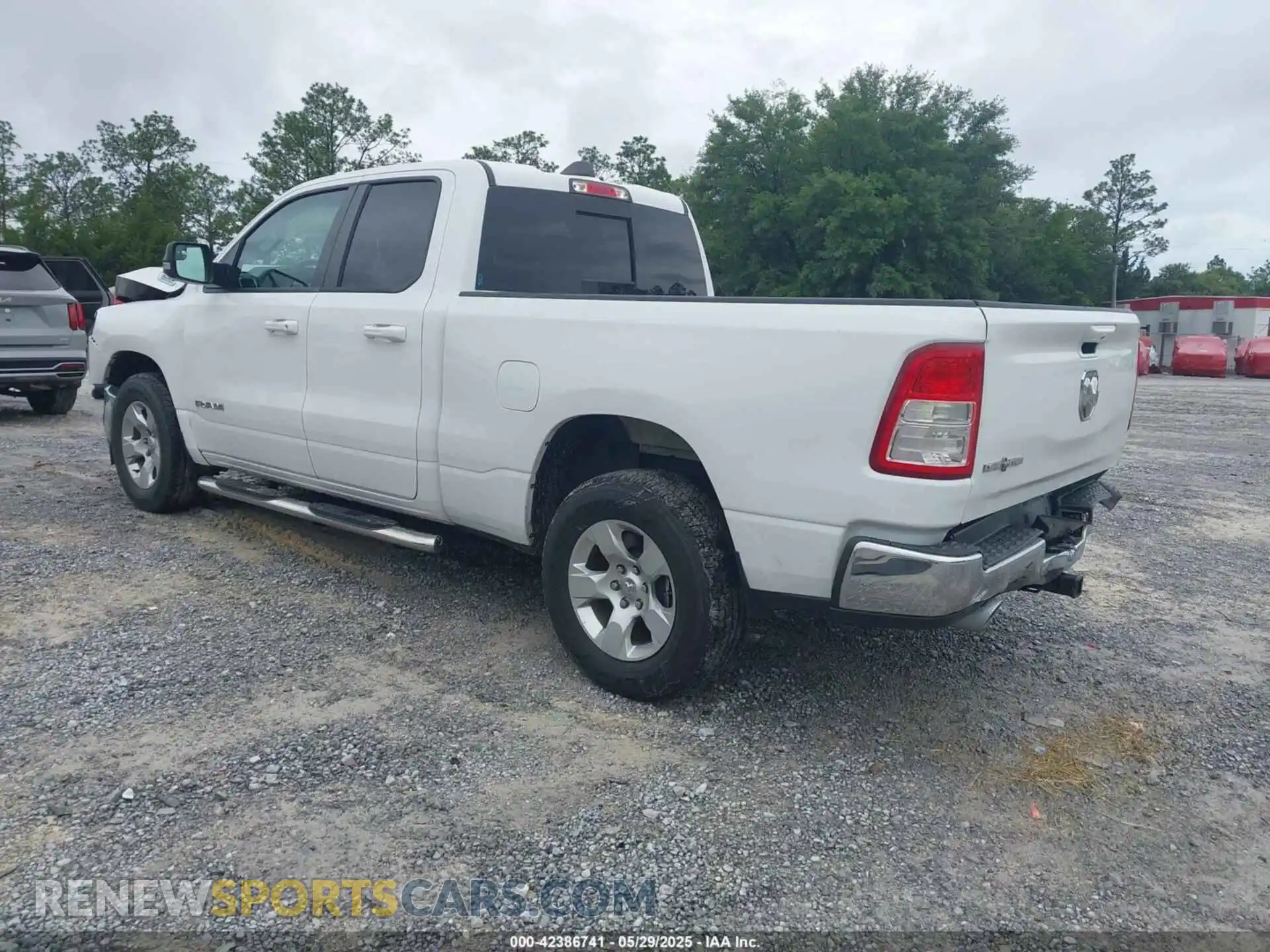 3 Photograph of a damaged car 1C6RREBT0NN393596 RAM 1500 2022