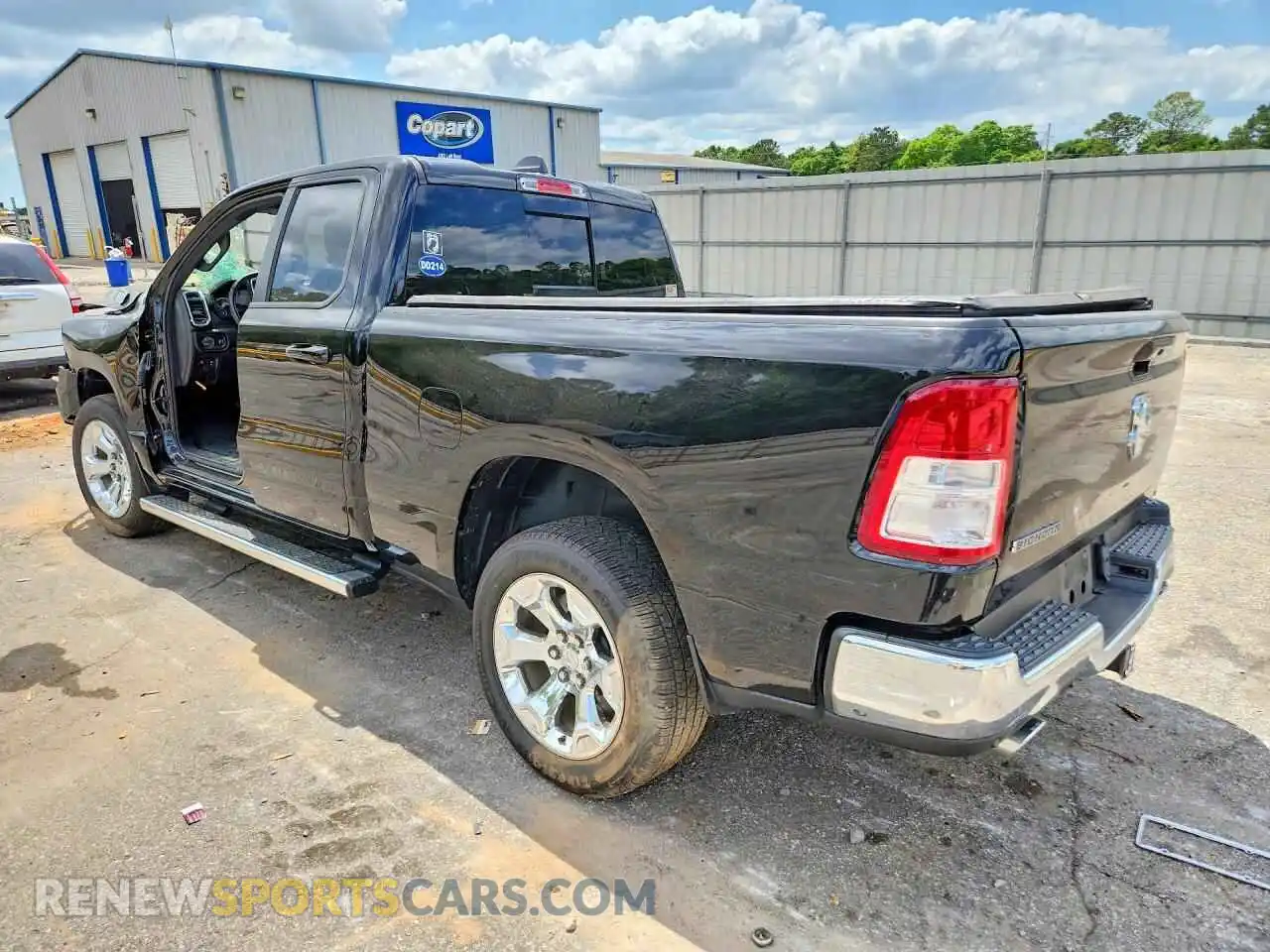 2 fotografías del automóvil dañado 1C6RREBT8NN113777 RAM 1500 2022
