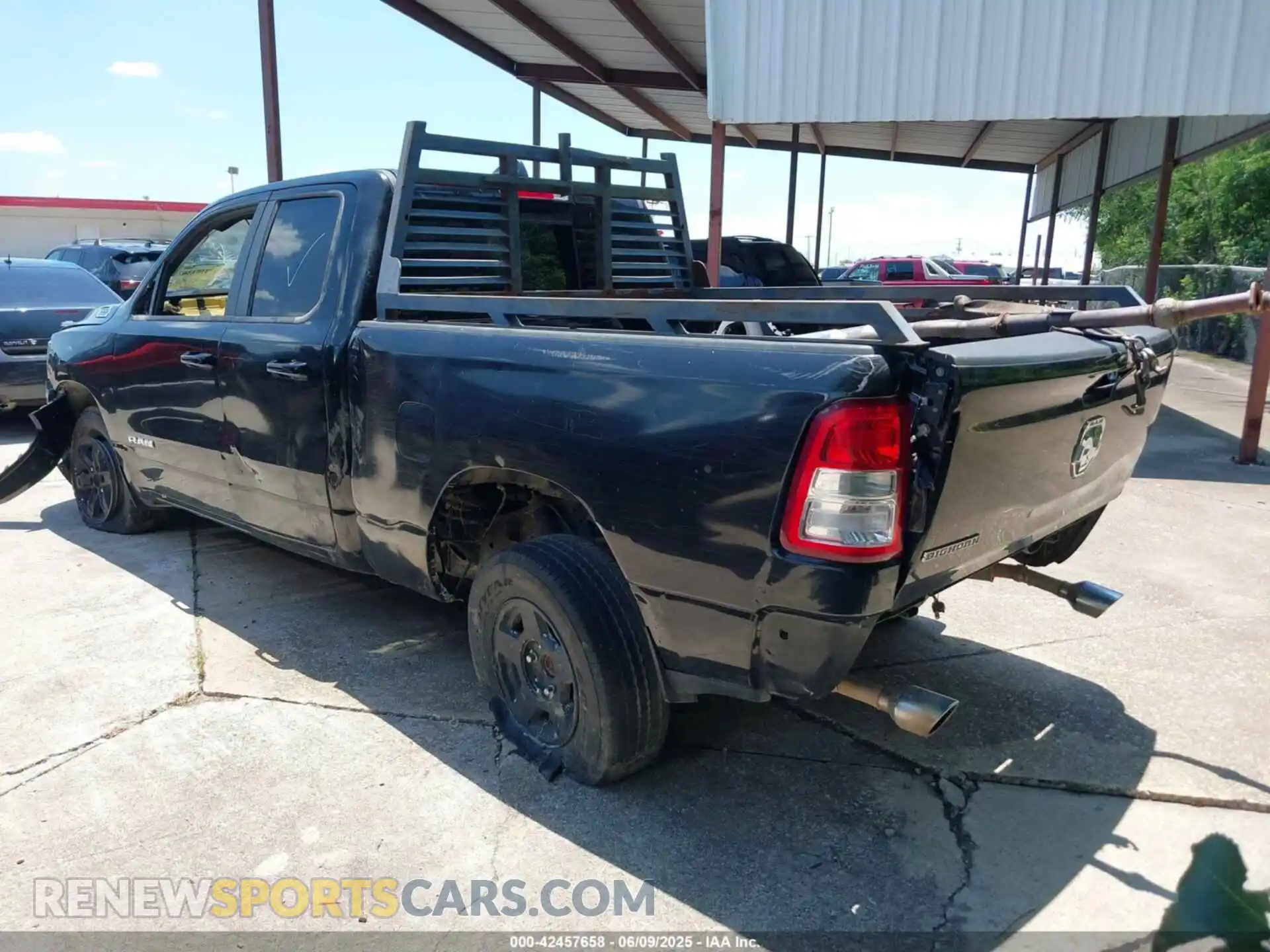 3 Photograph of a damaged car 1C6RREBT9NN329007 RAM 1500 2022