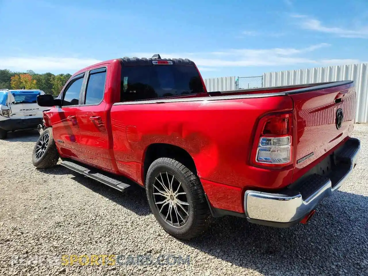 2 fotografías del automóvil dañado 1C6RREBTXNN274017 RAM 1500 2022