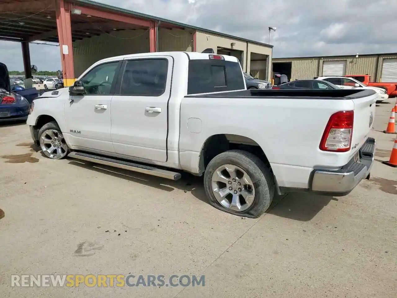 2 Photograph of a damaged car 1C6RREFG2NN425316 RAM 1500 2022