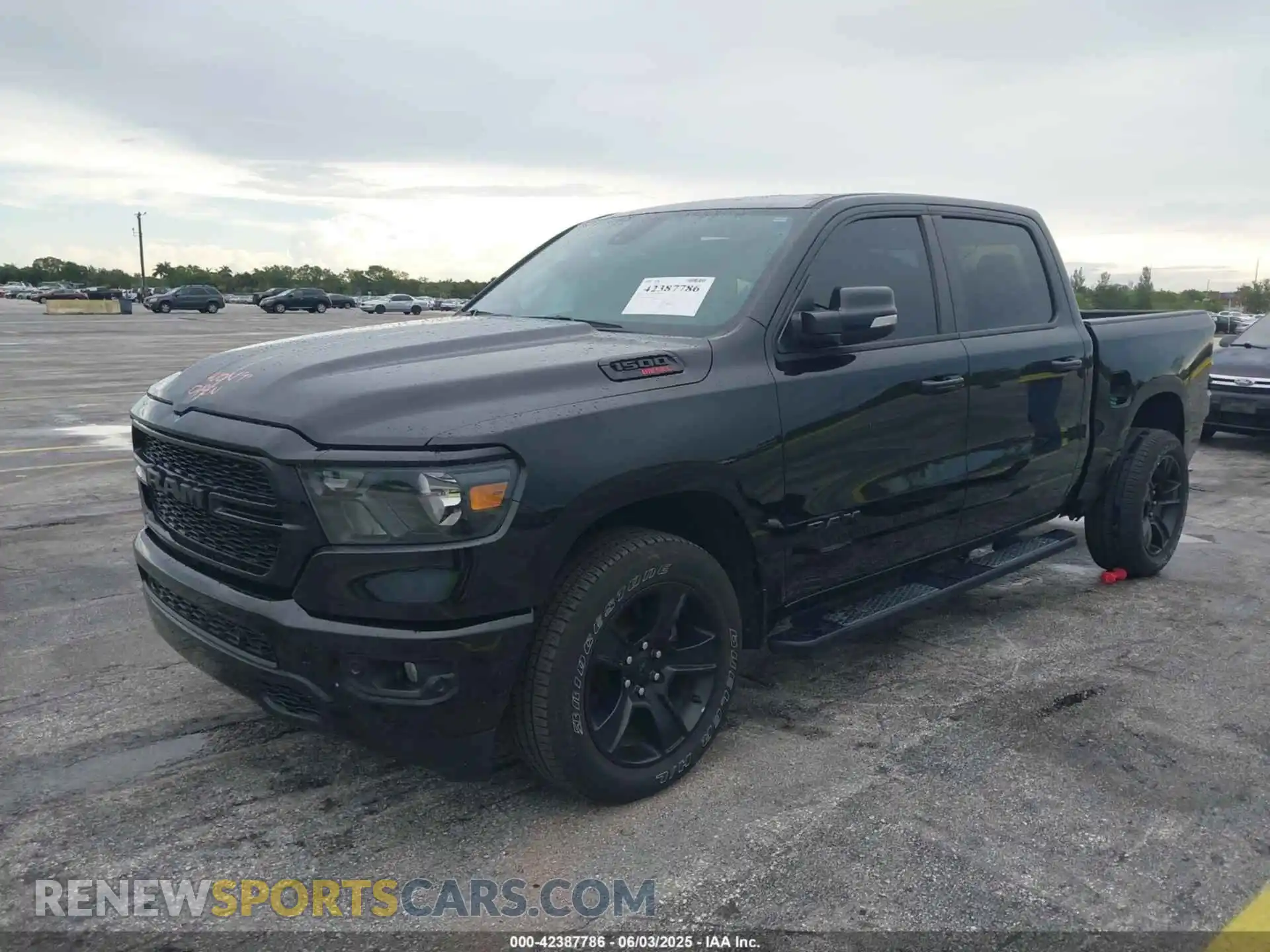 2 Photograph of a damaged car 1C6RREFM3NN268238 RAM 1500 2022