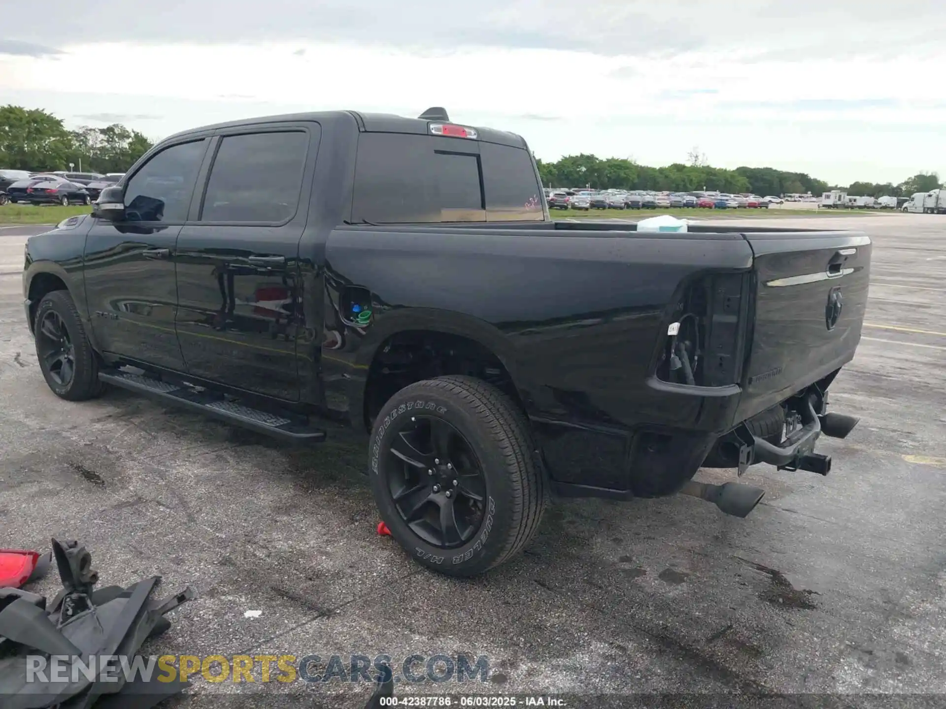 3 Photograph of a damaged car 1C6RREFM3NN268238 RAM 1500 2022