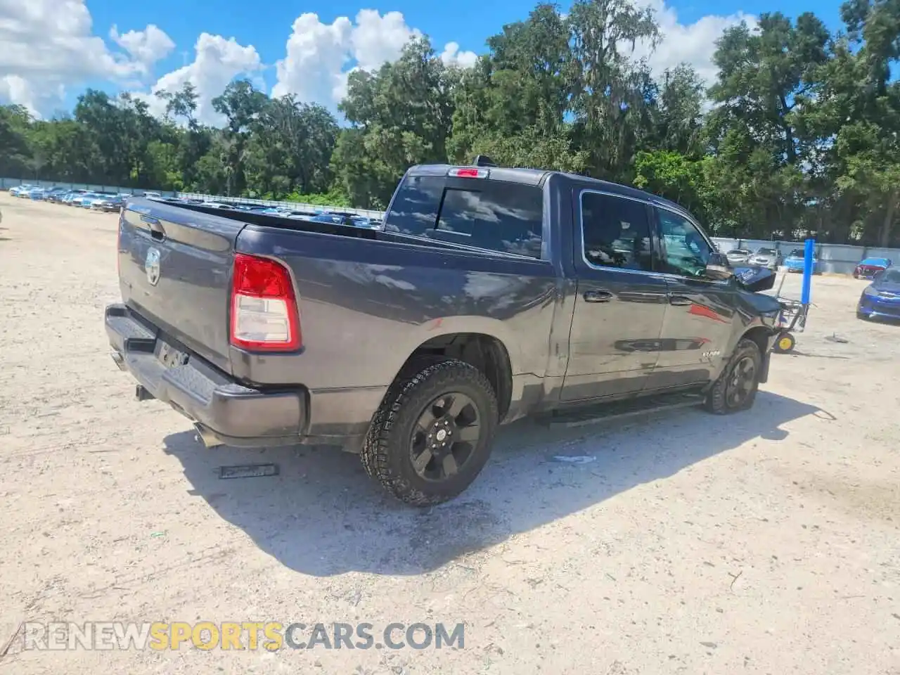 3 Photograph of a damaged car 1C6RREFM8NN393851 RAM 1500 2022