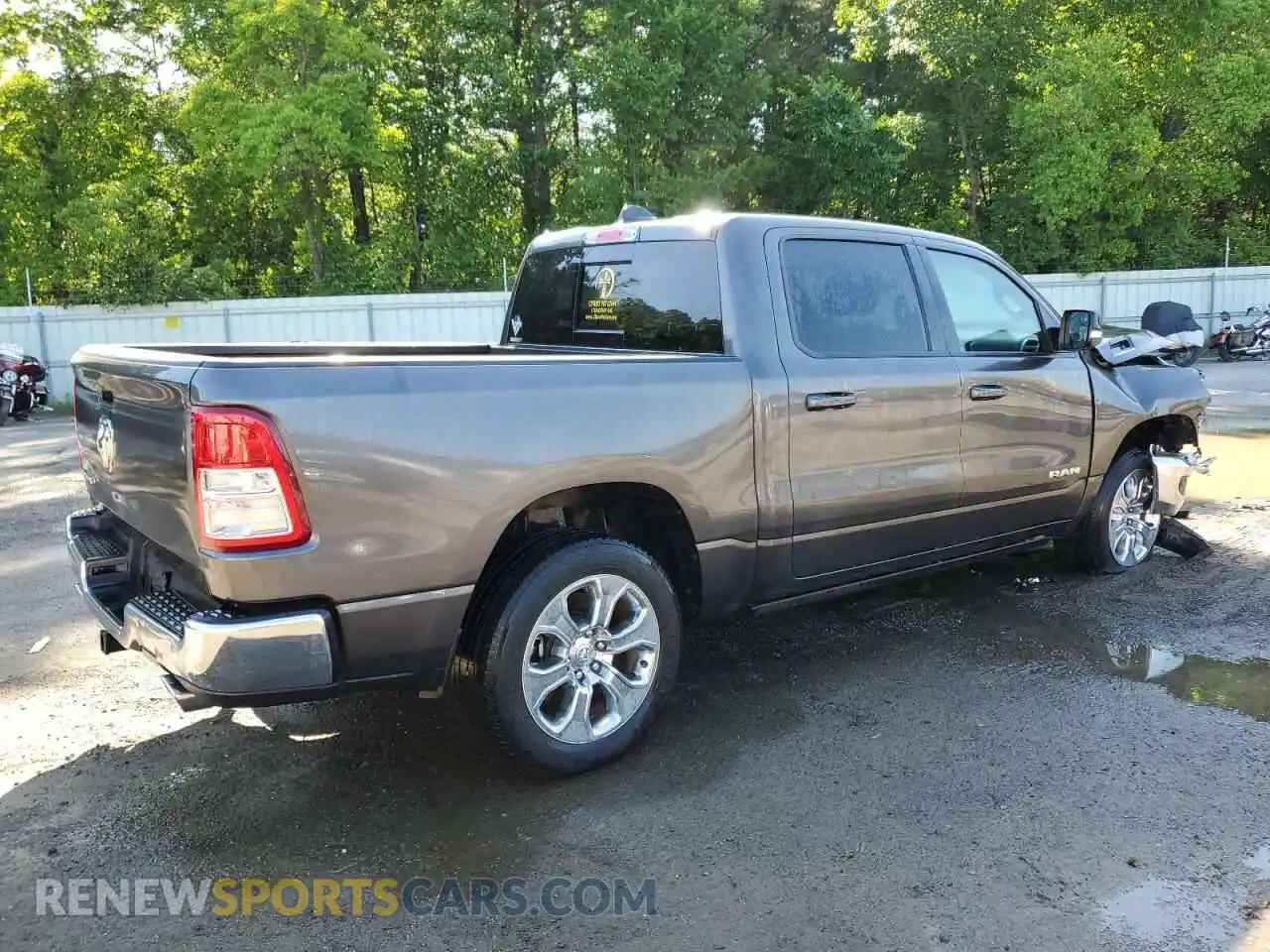 3 Photograph of a damaged car 1C6RREFT2NN173791 RAM 1500 2022