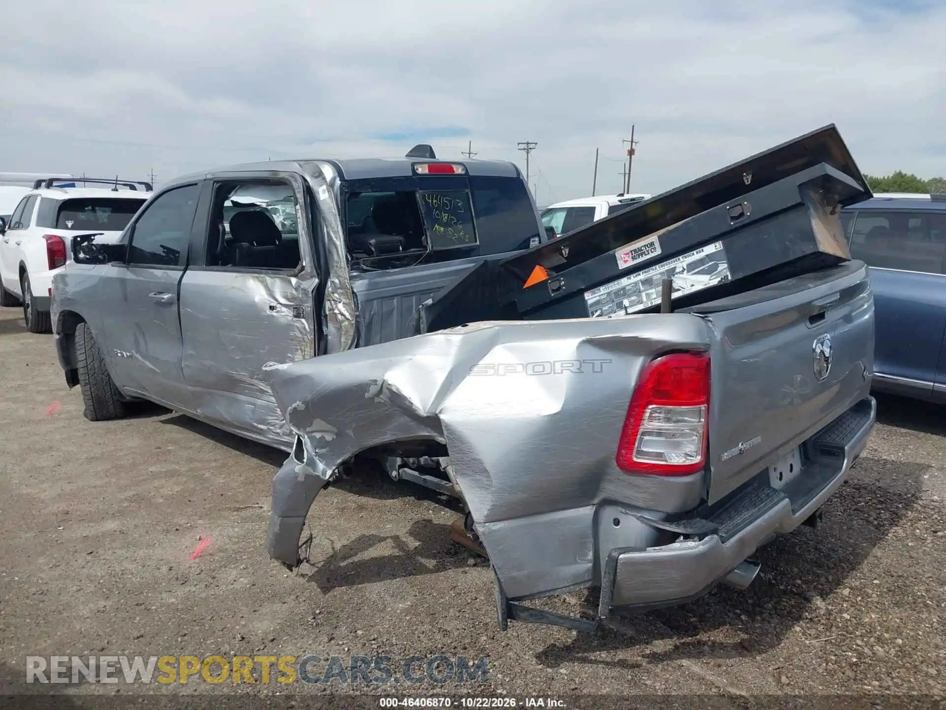 3 Photograph of a damaged car 1C6RREFT2NN464081 RAM 1500 2022