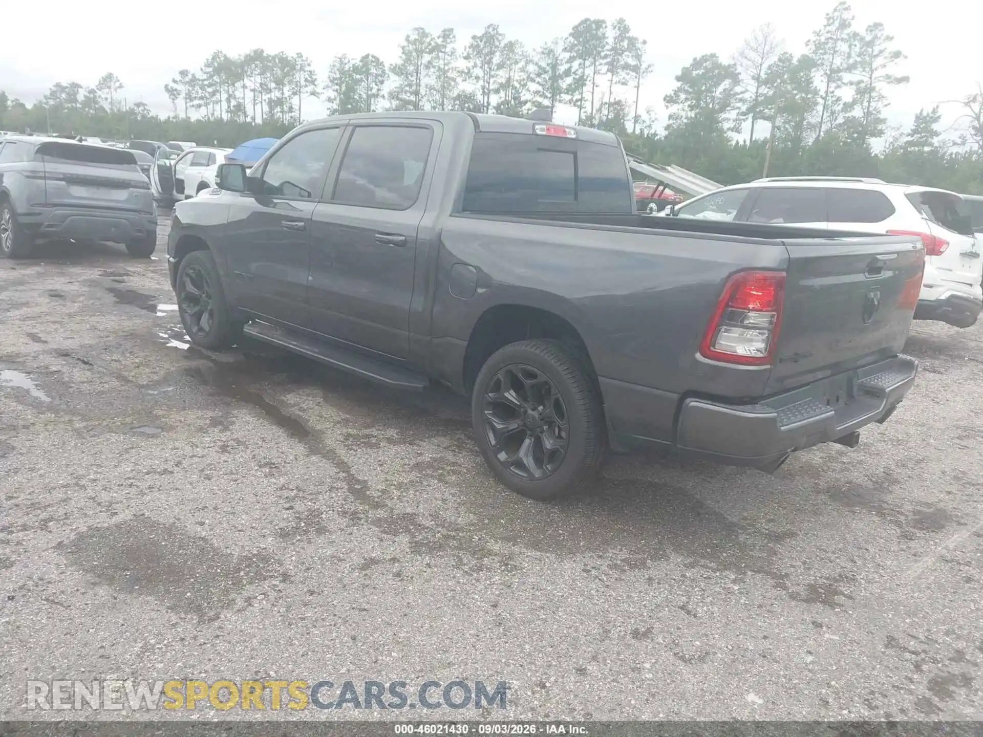 3 Photograph of a damaged car 1C6RREFTXNN383068 RAM 1500 2022
