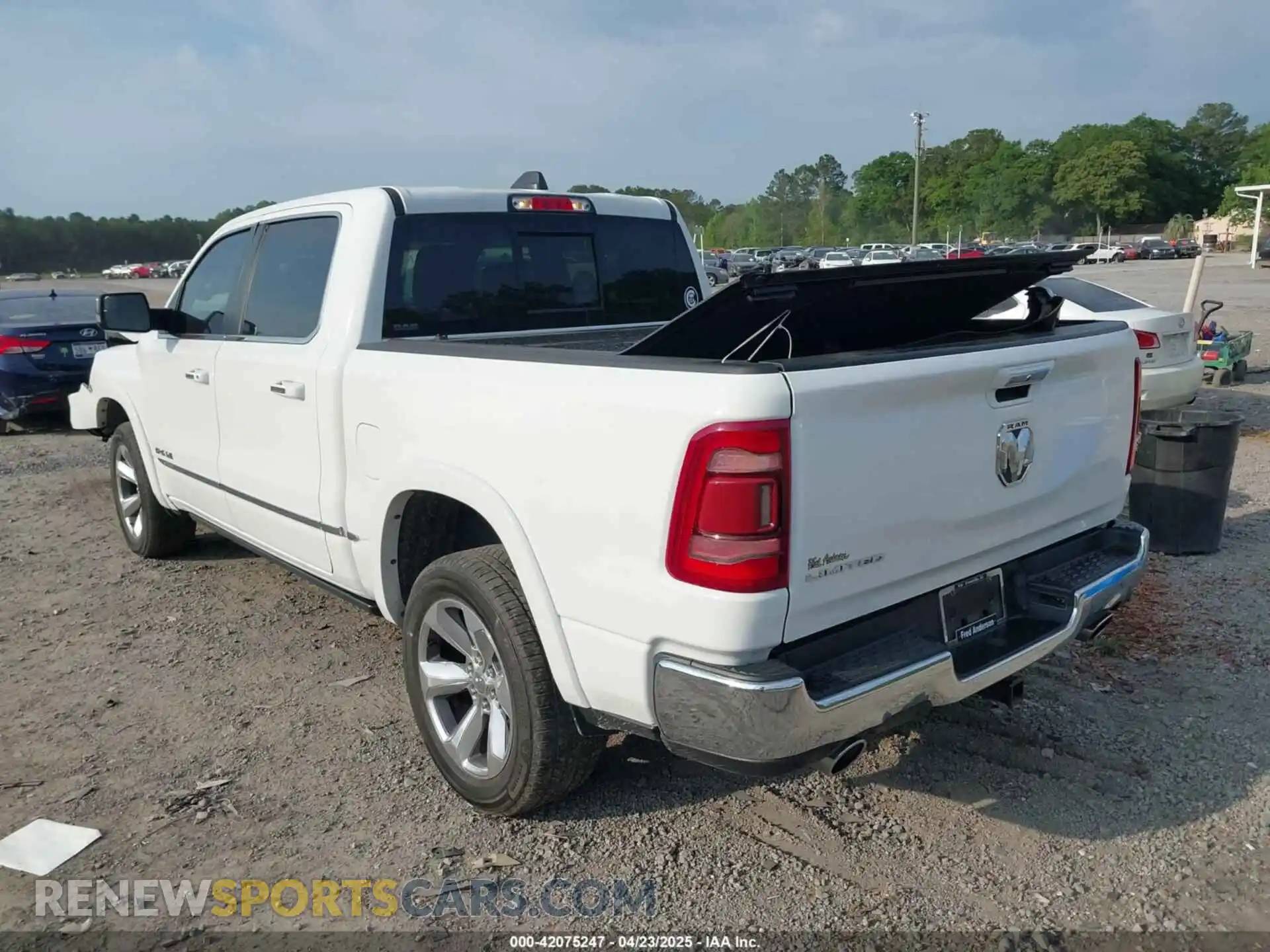 3 fotografías del automóvil dañado 1C6RREHT0NN187749 RAM 1500 2022