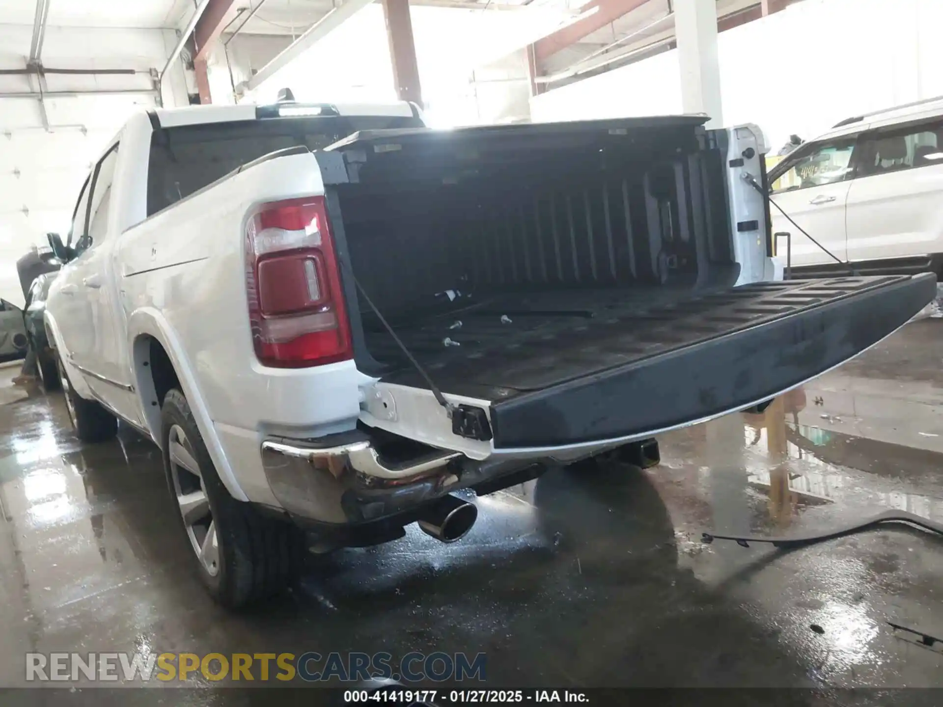 3 Photograph of a damaged car 1C6RREHT0NN270422 RAM 1500 2022