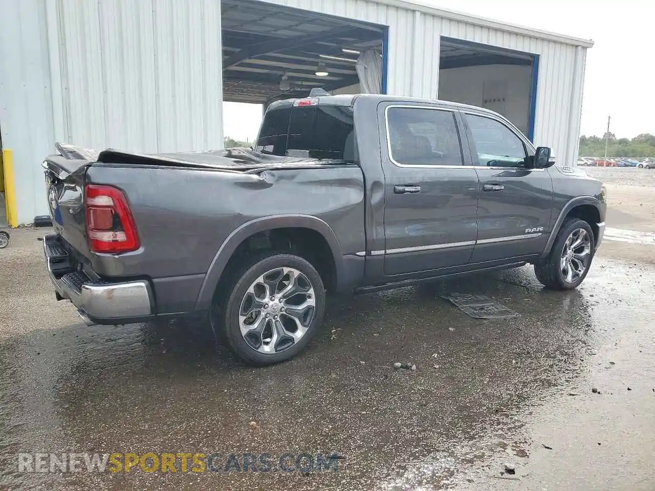 3 Photograph of a damaged car 1C6RREHT6NN329361 RAM 1500 2022